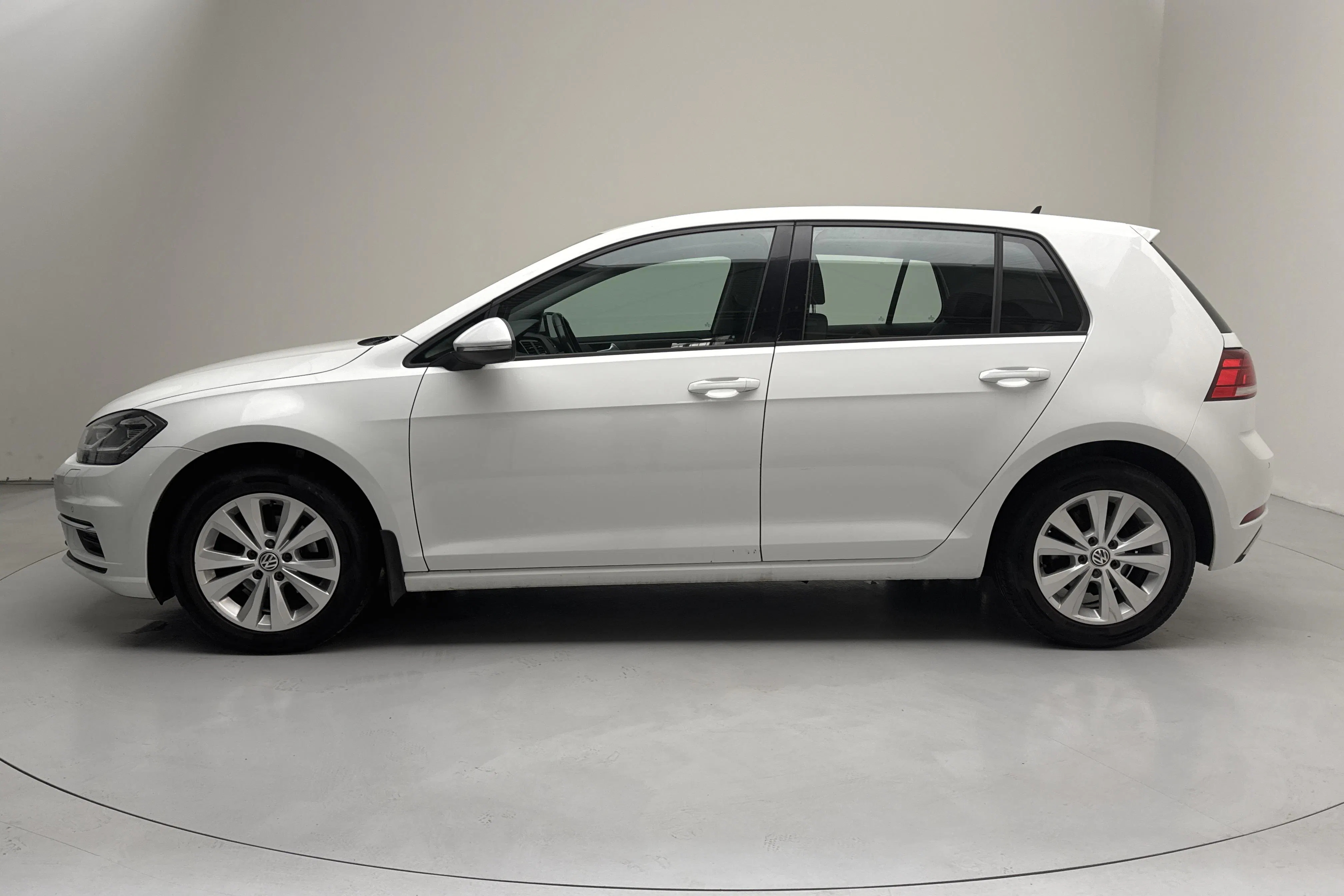 Presentation photo 2 of 13: VW Golf VII 1.0 TSI 5dr (115hk) - 102 540 km - Automatic - white - 2019