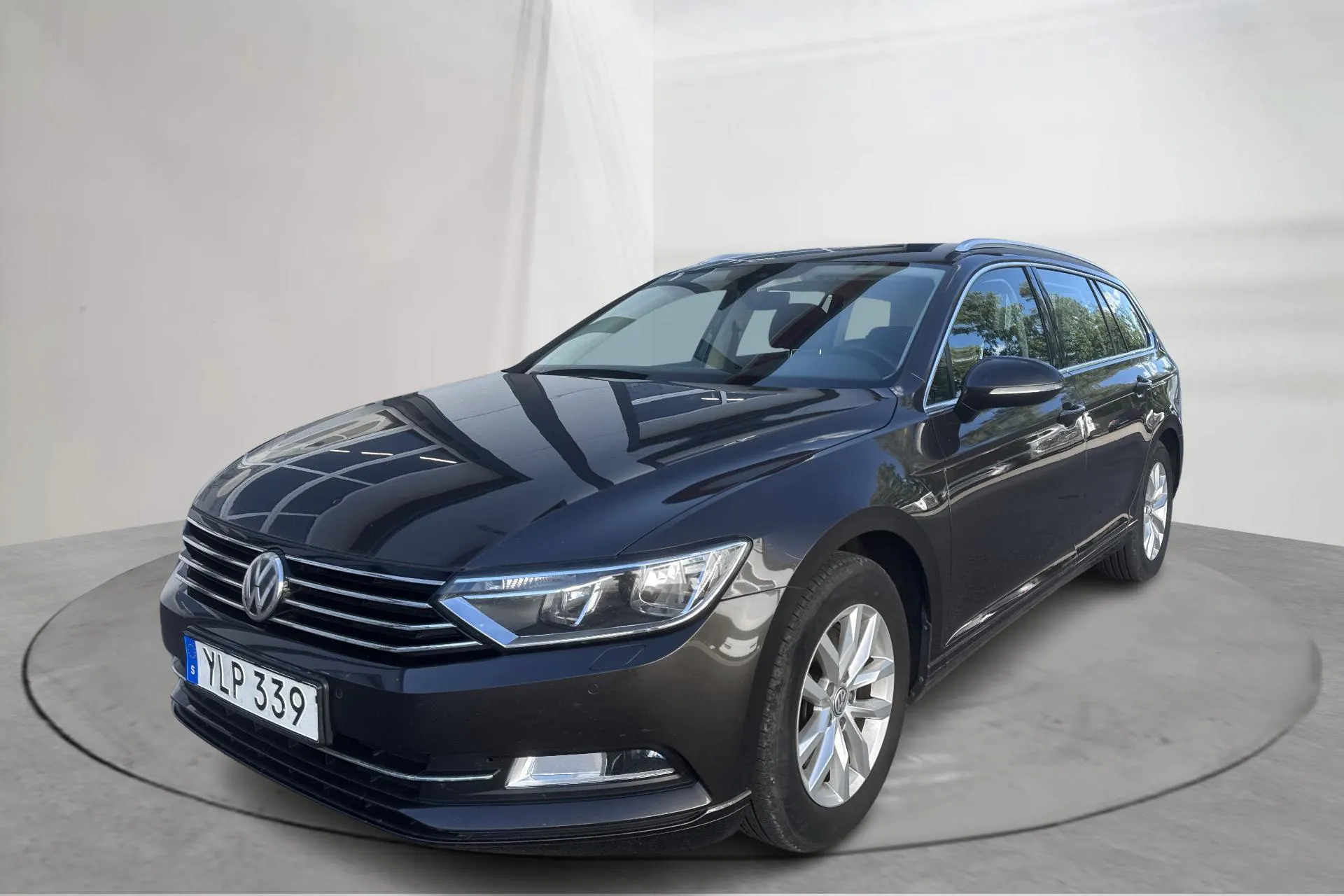 Presentationsfoto 1 av 16: VW Passat 1.4 TSI Sportscombi (150hk) - 12 507 mil - Automat - Mörkbrun - 2017