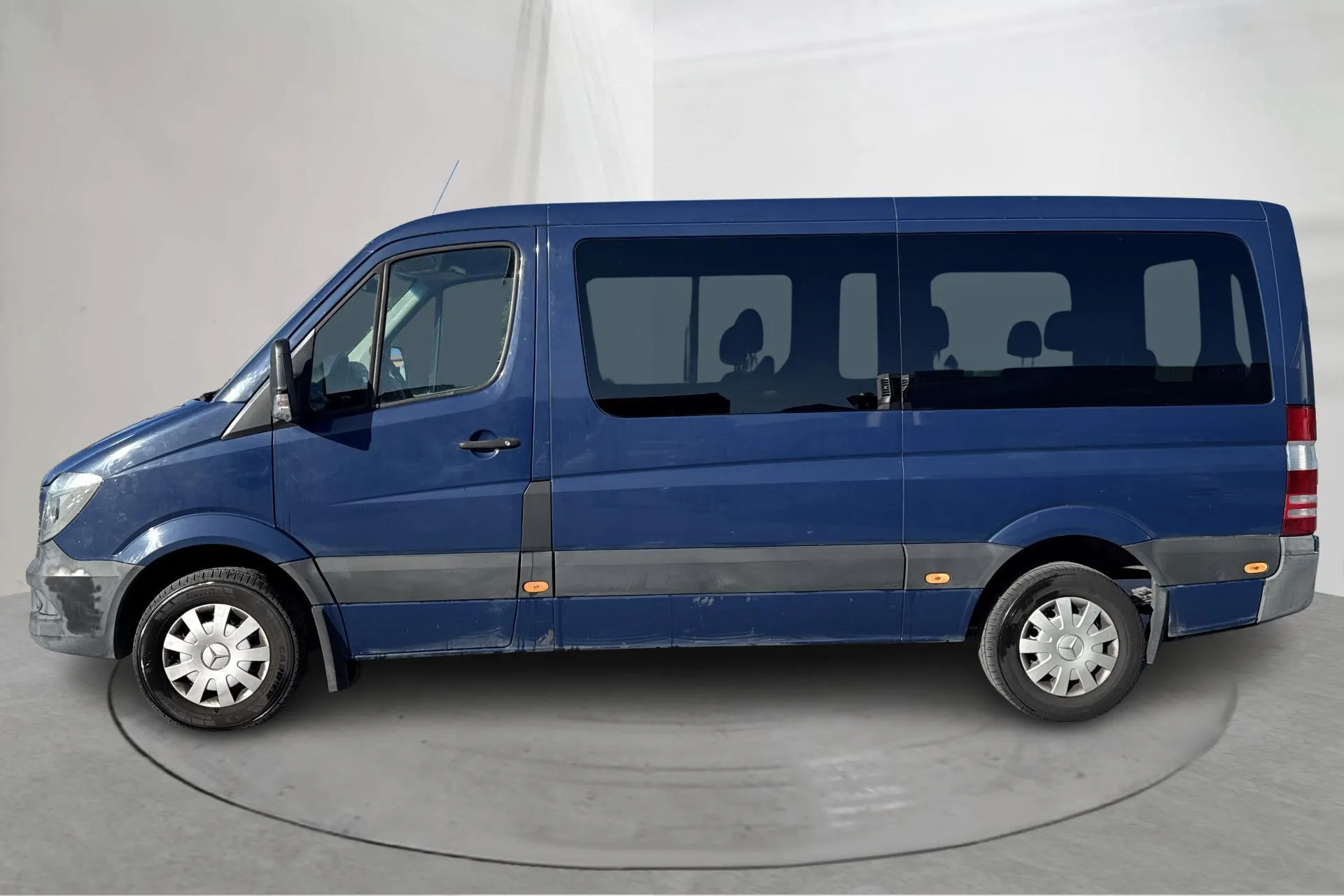 Presentationsfoto 2 av 10: Mercedes Sprinter 316 NGT (156hk) - 18 091 mil - Automat - Mörkblå - 2015