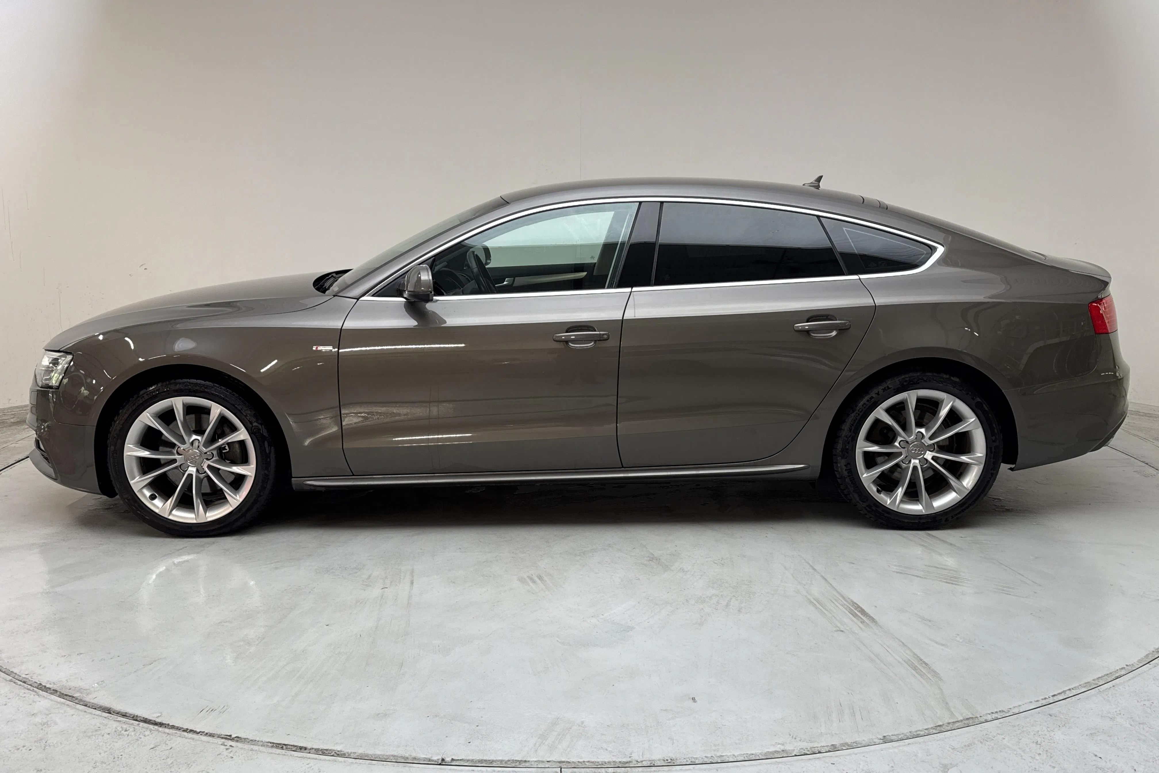 Presentation photo 2 of 13: Audi A5 2.0 TFSI Sportback quattro (230hk) - 155 740 km - Manual - gray - 2016