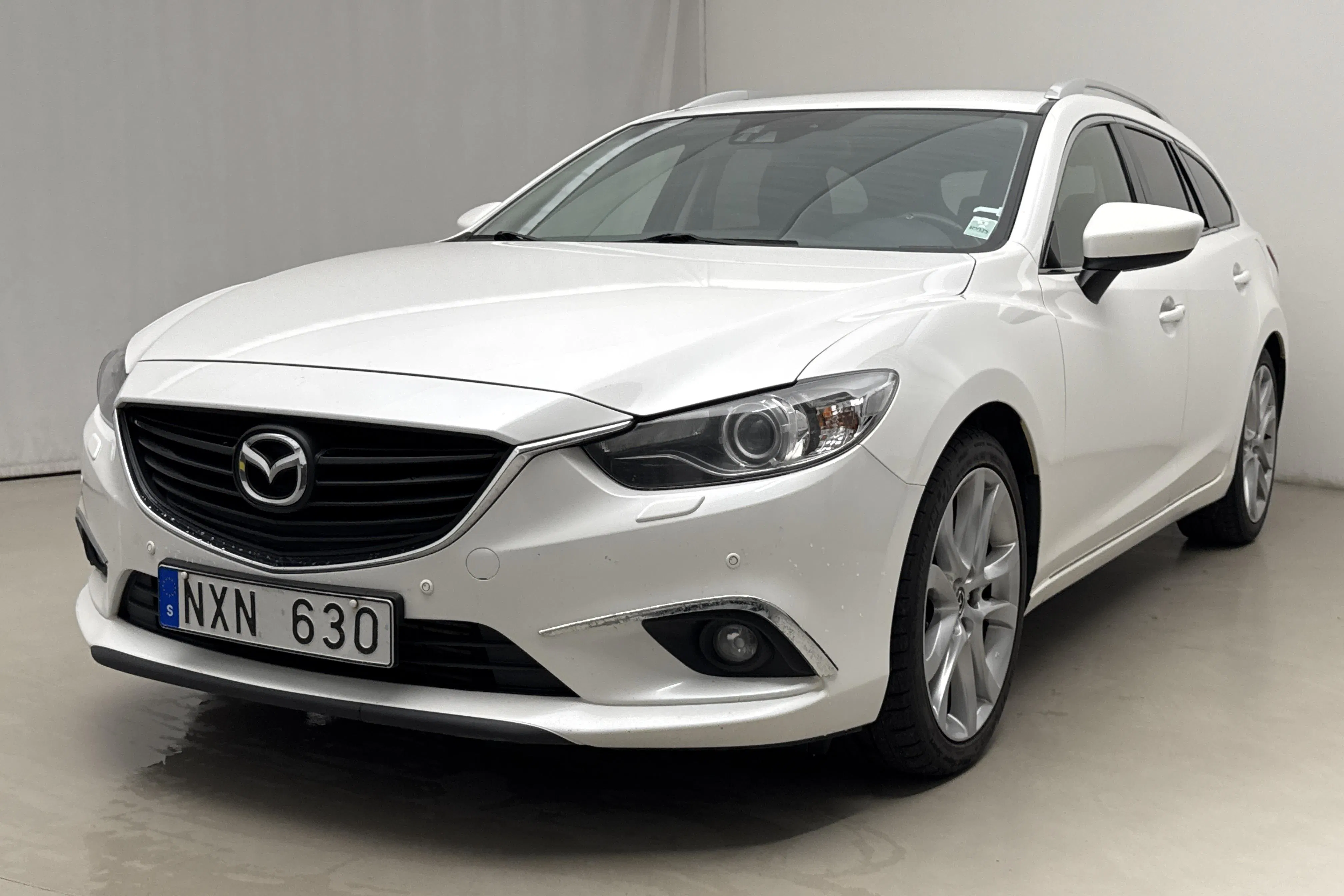 Presentationsfoto 1 av 19: Mazda 6 2.2 DE Kombi (175hk) - 24 429 mil - Manuell - vit - 2013