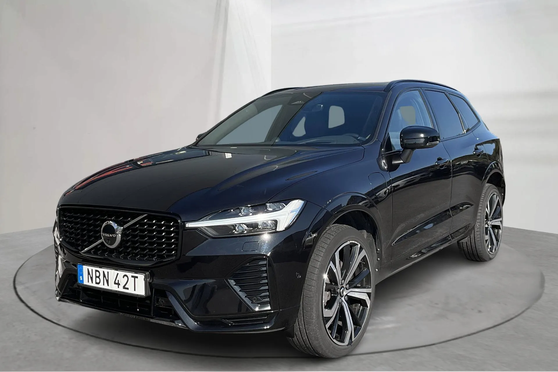 Presentationsfoto 1 av 22: Volvo XC60 T8 AWD Recharge (455hk) - 12 473 mil - Automat - svart - 2022