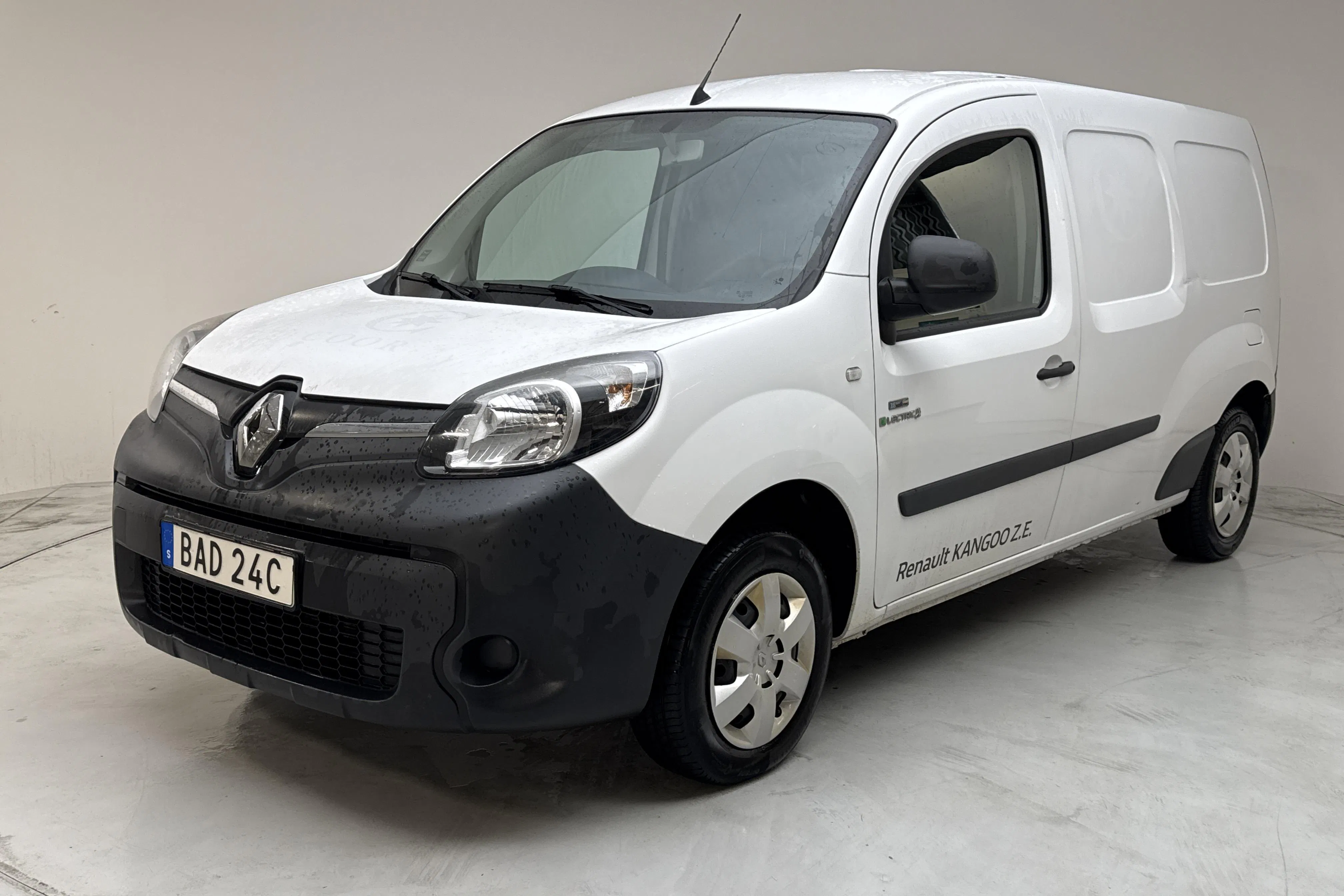 Presentation photo 1 of 13: Renault Kangoo Z.E Power Plus 33kWh Maxi Skåp (60hk) - 73 360 km - Automatic - white - 2020