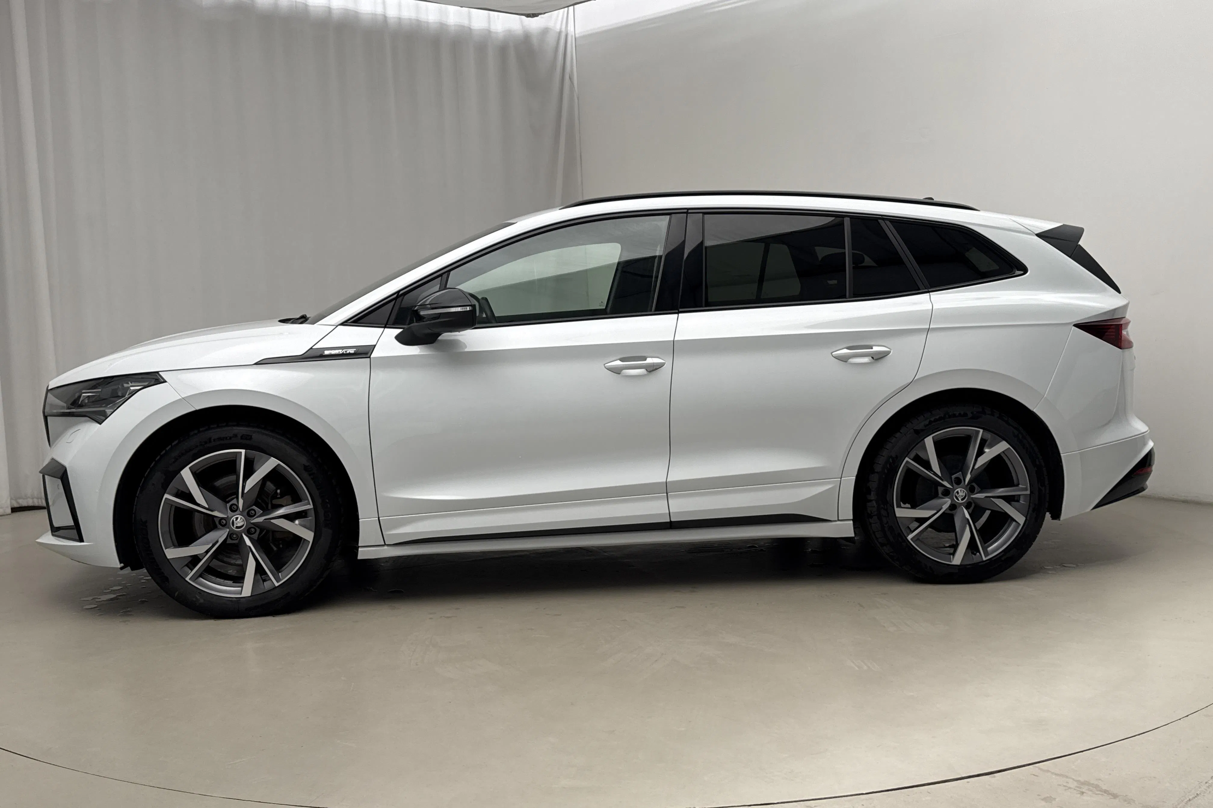 Presentationsfoto 2 av 22: Skoda Enyaq iV 80x (265hk) - 6 199 mil - Automat - vit - 2023