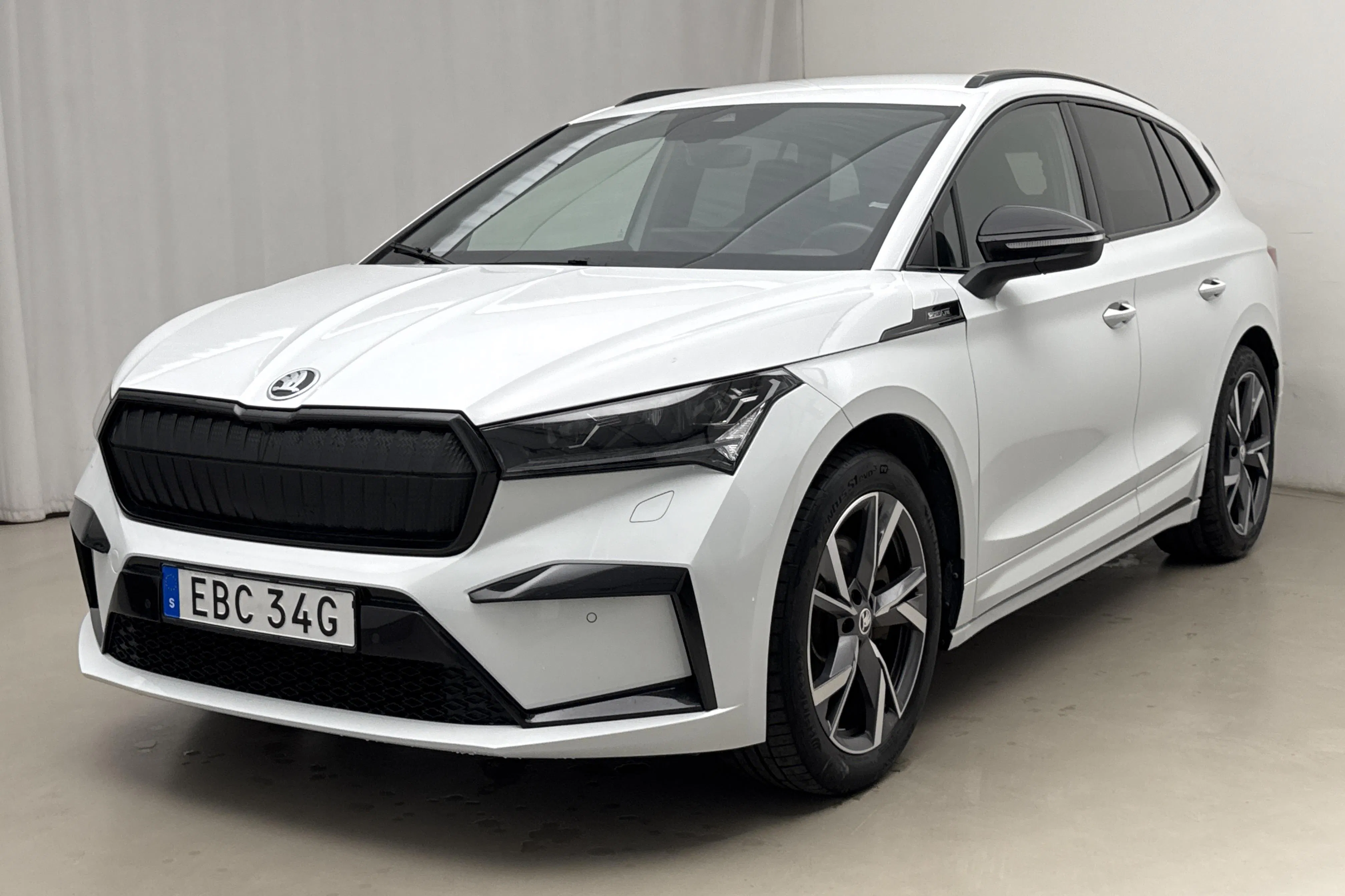Presentationsfoto 1 av 22: Skoda Enyaq iV 80x (265hk) - 6 199 mil - Automat - vit - 2023
