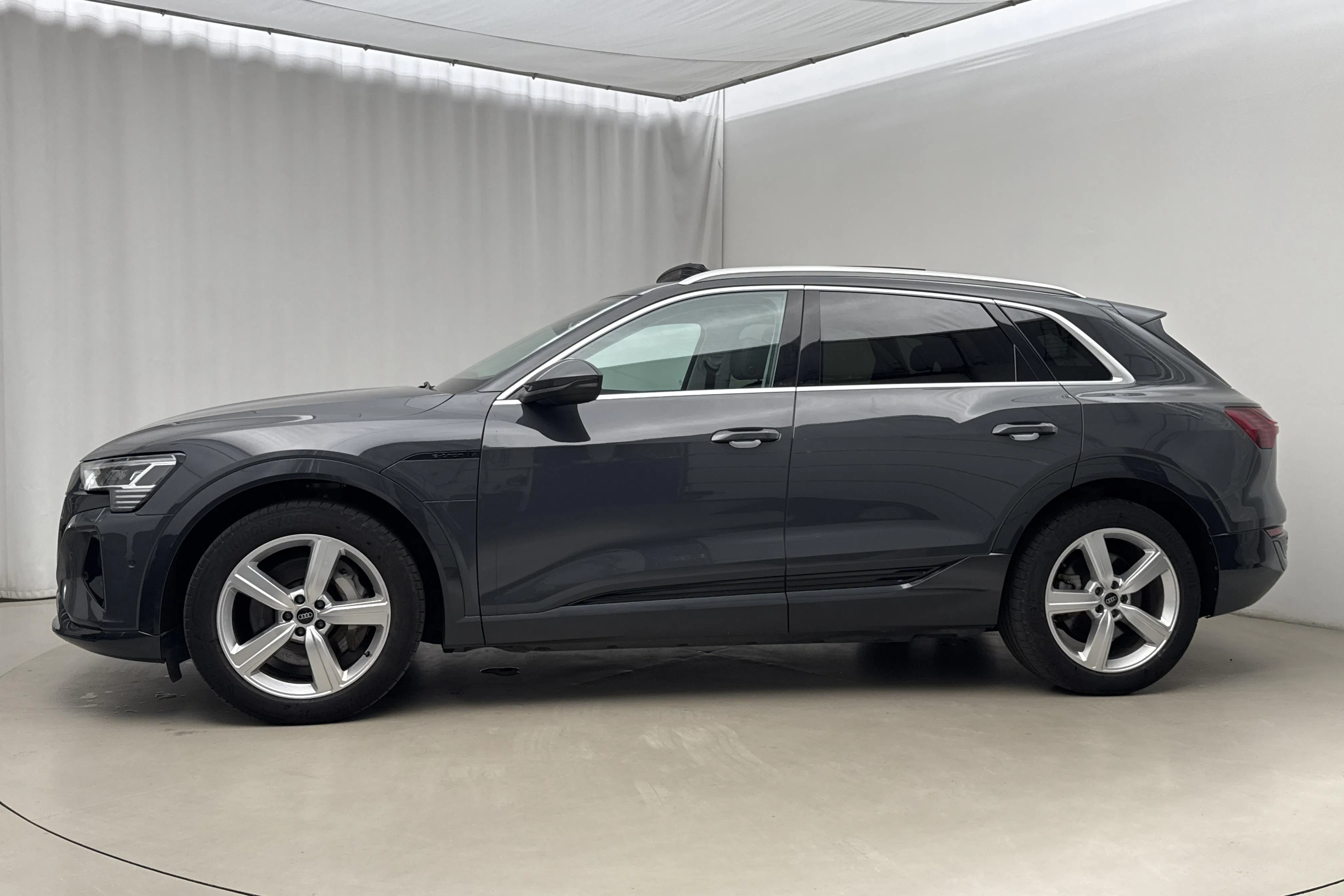 Presentation photo 2 of 23: Audi Q8 50 e-tron quattro (340hk) - 49 450 km - Automatic - gray - 2024
