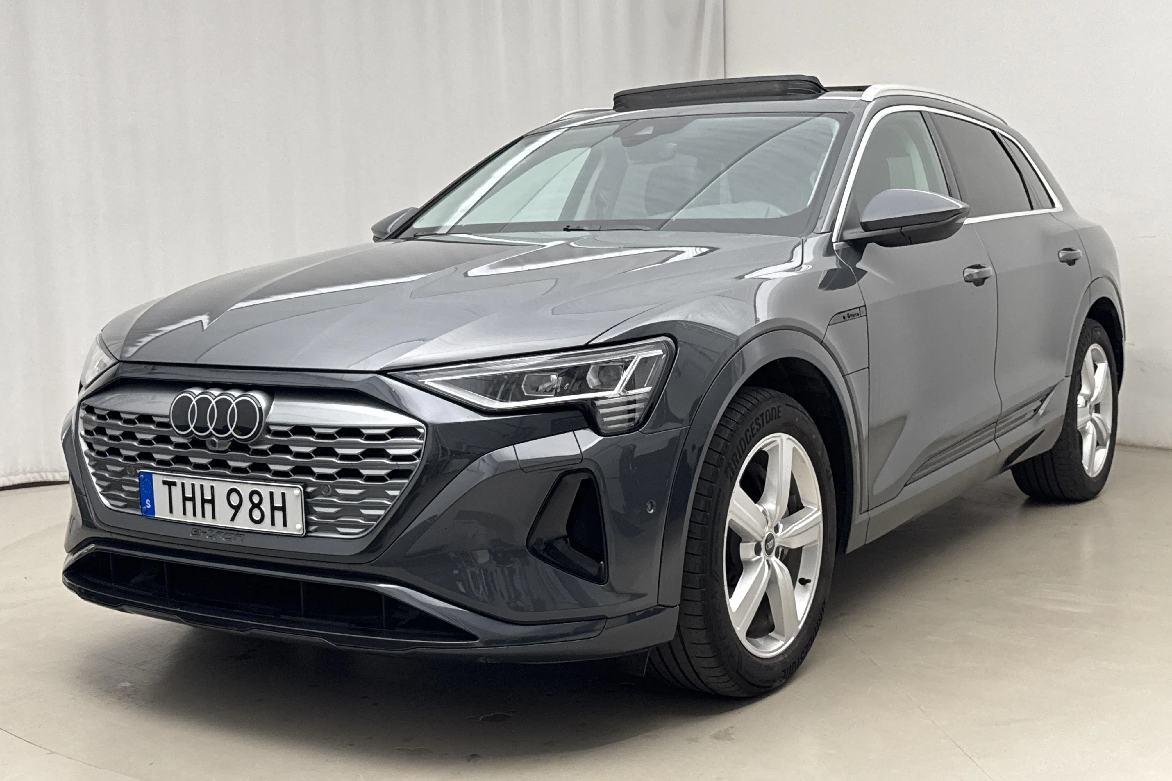 Presentation photo 1 of 23: Audi Q8 50 e-tron quattro (340hk) - 49 450 km - Automatic - gray - 2024
