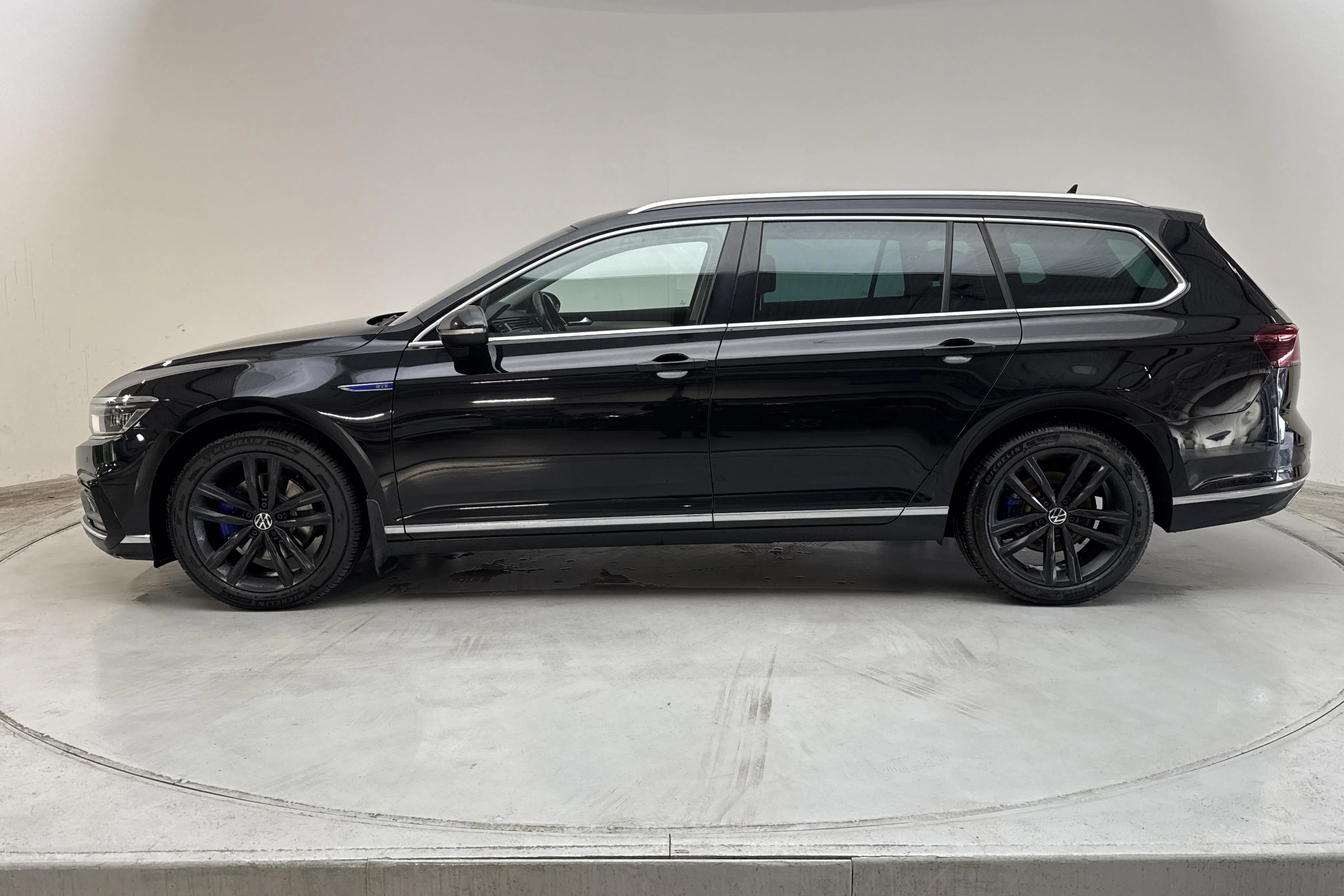 Presentation photo 2 of 17: VW Passat 1.4 GTE Sportscombi (218hk) - 118 040 km - Automatic - black - 2022