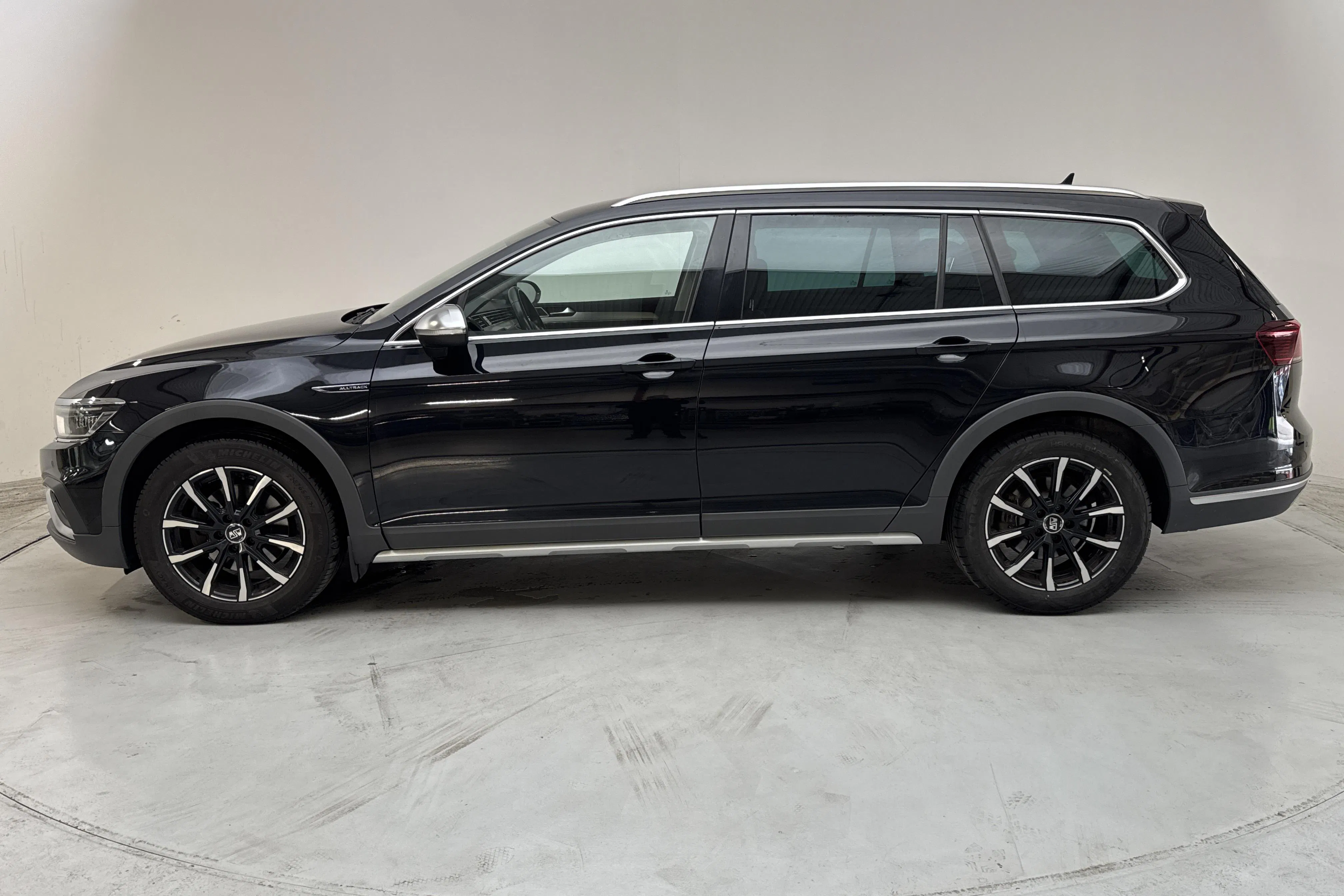 Presentation photo 2 of 14: VW Passat Alltrack 2.0 TDI Sportscombi 4Motion (200hk) - 155 630 km - Automatic - black - 2021
