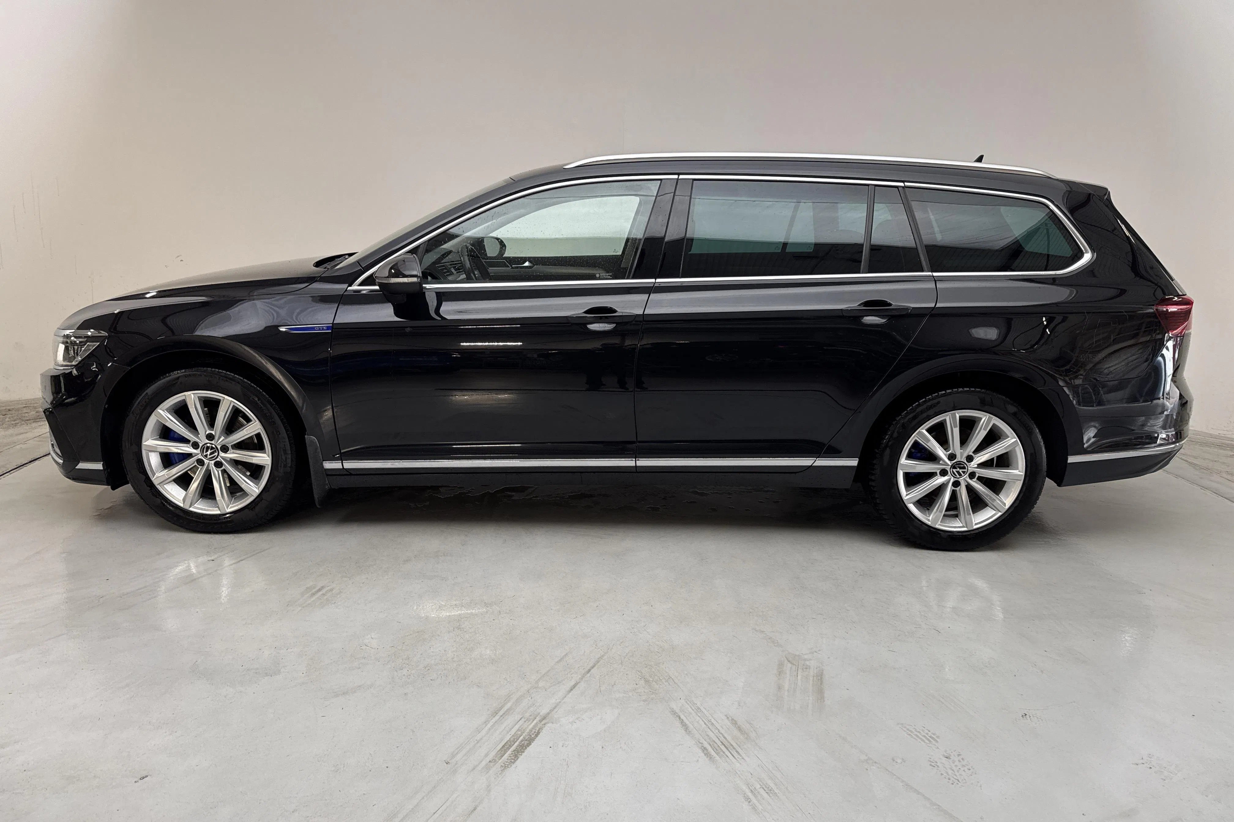 Presentation photo 2 of 17: VW Passat 1.4 GTE Sportscombi (218hk) - 97 740 km - Automatic - black - 2023