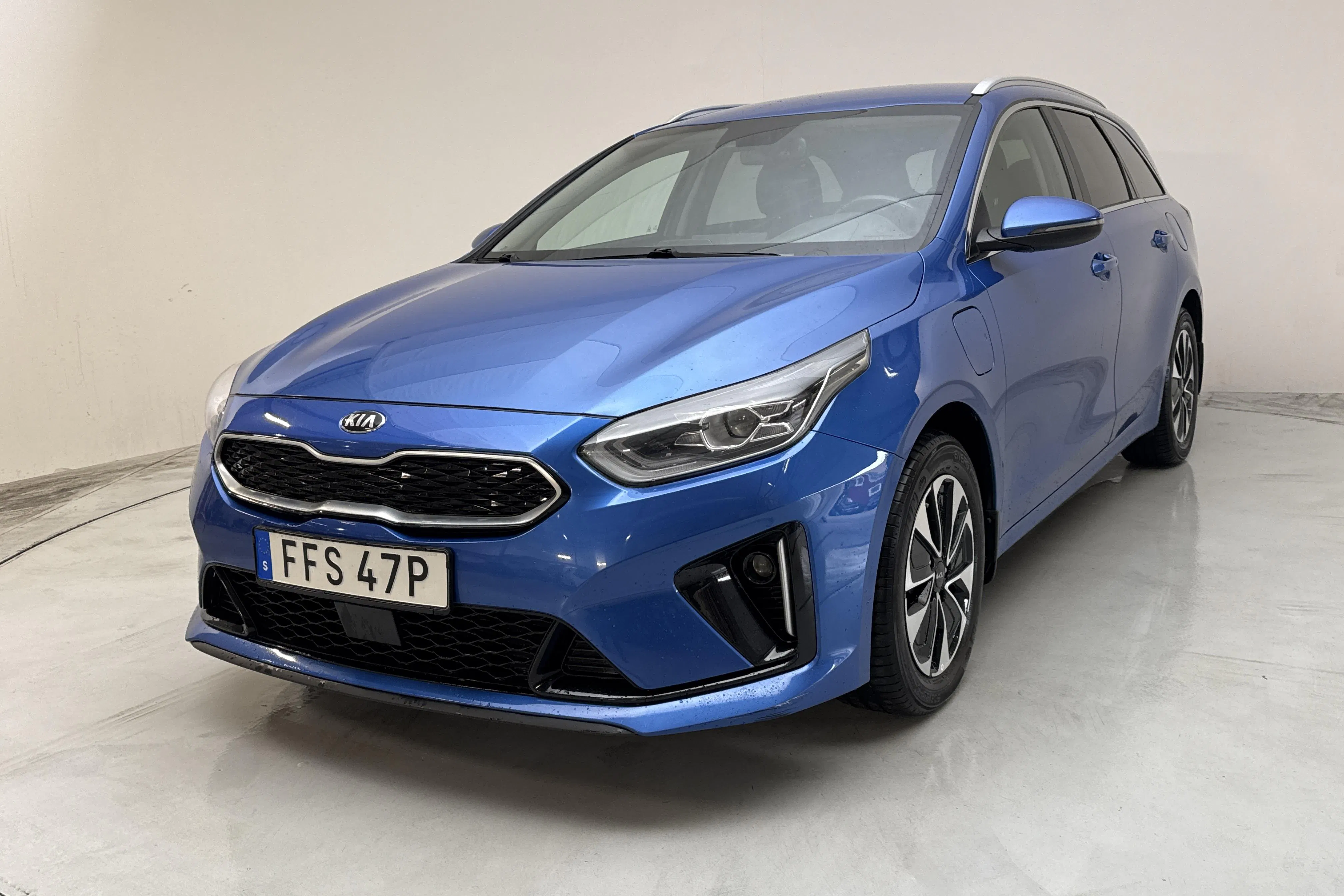 Presentationsfoto 1 av 16: KIA Ceed 1.6 Plug-in Hybrid SW (141hk) - 15 257 mil - Automat - blå - 2021