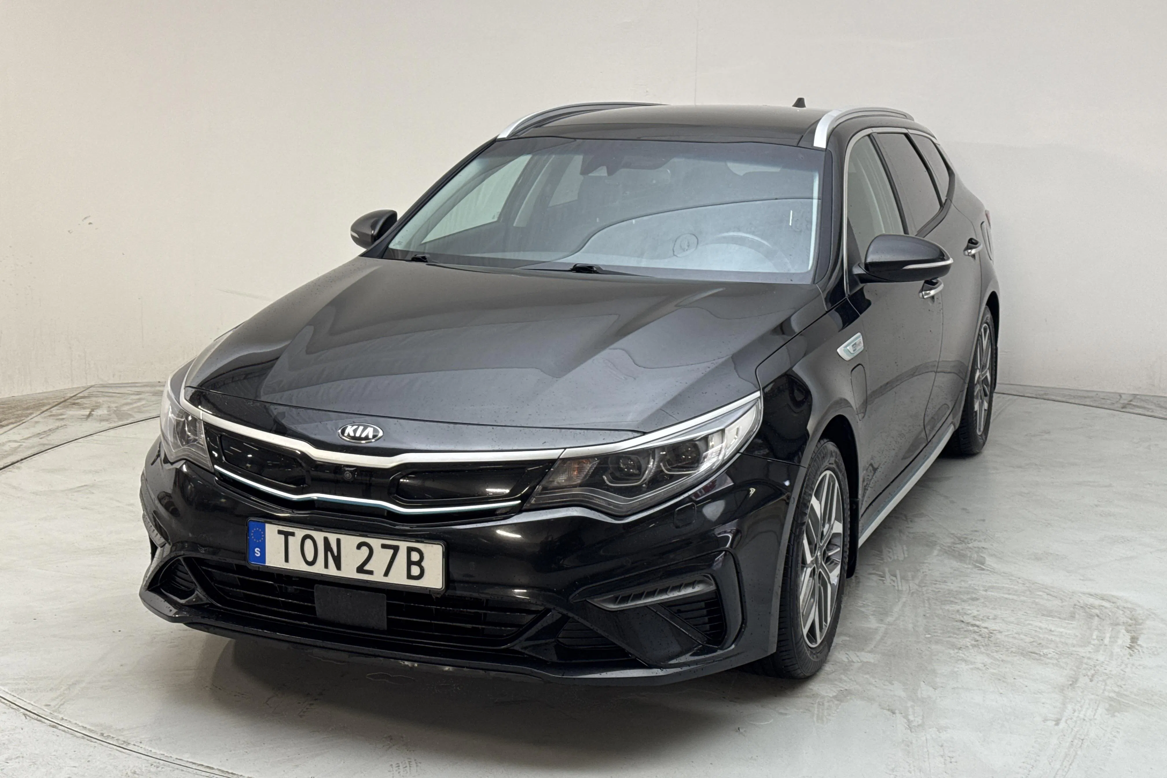 Presentationsfoto 1 av 17: KIA Optima 2.0 GDi Plug-in Hybrid SW (205hk) - 17 720 mil - Automat - svart - 2020