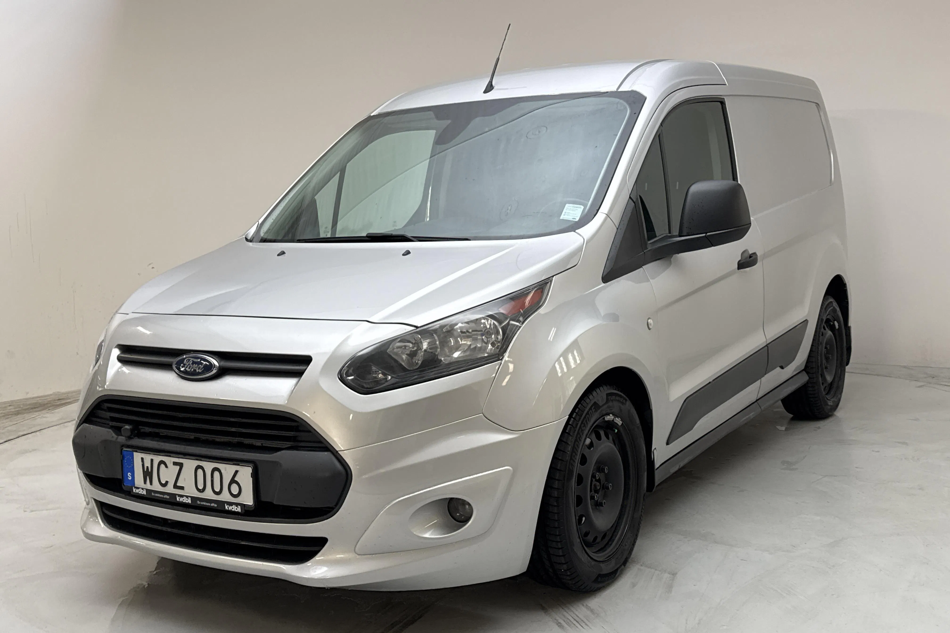 Presentationsfoto 1 av 13: Ford Transit Connect 1.5 TDCi (100hk) - 14 866 mil - Automat - grå - 2017