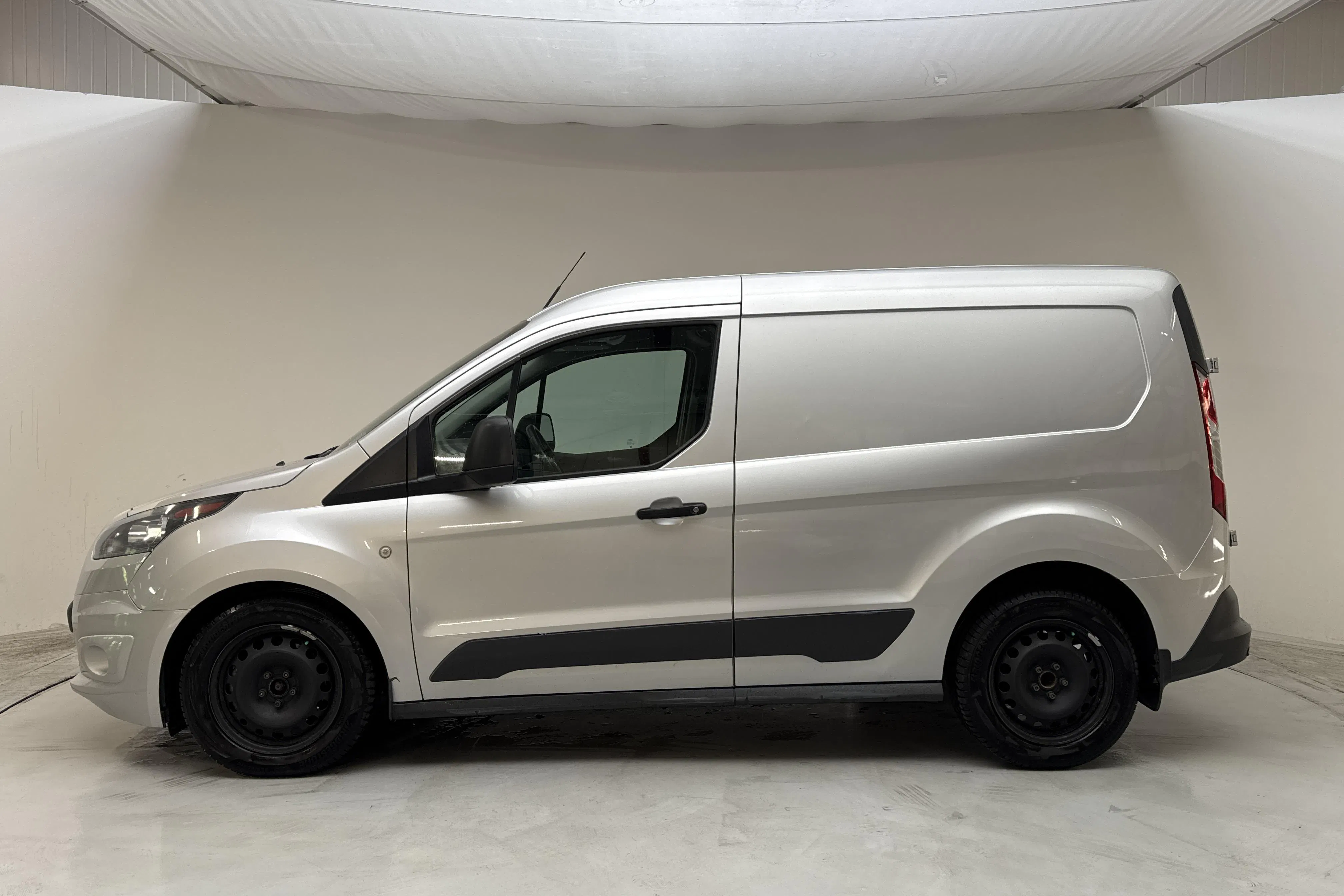 Presentationsfoto 2 av 13: Ford Transit Connect 1.5 TDCi (100hk) - 14 866 mil - Automat - grå - 2017