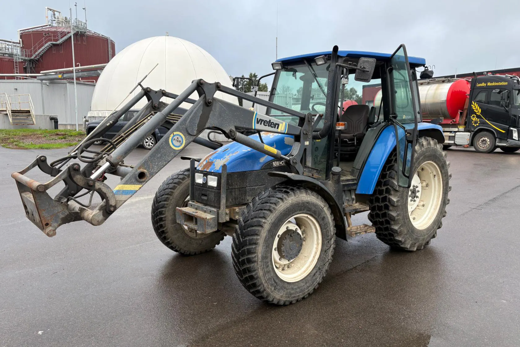 Presentation photo 2 of 65: NEW HOLLAND TL 90 4WD - 0 km - Manual - blue - 2001