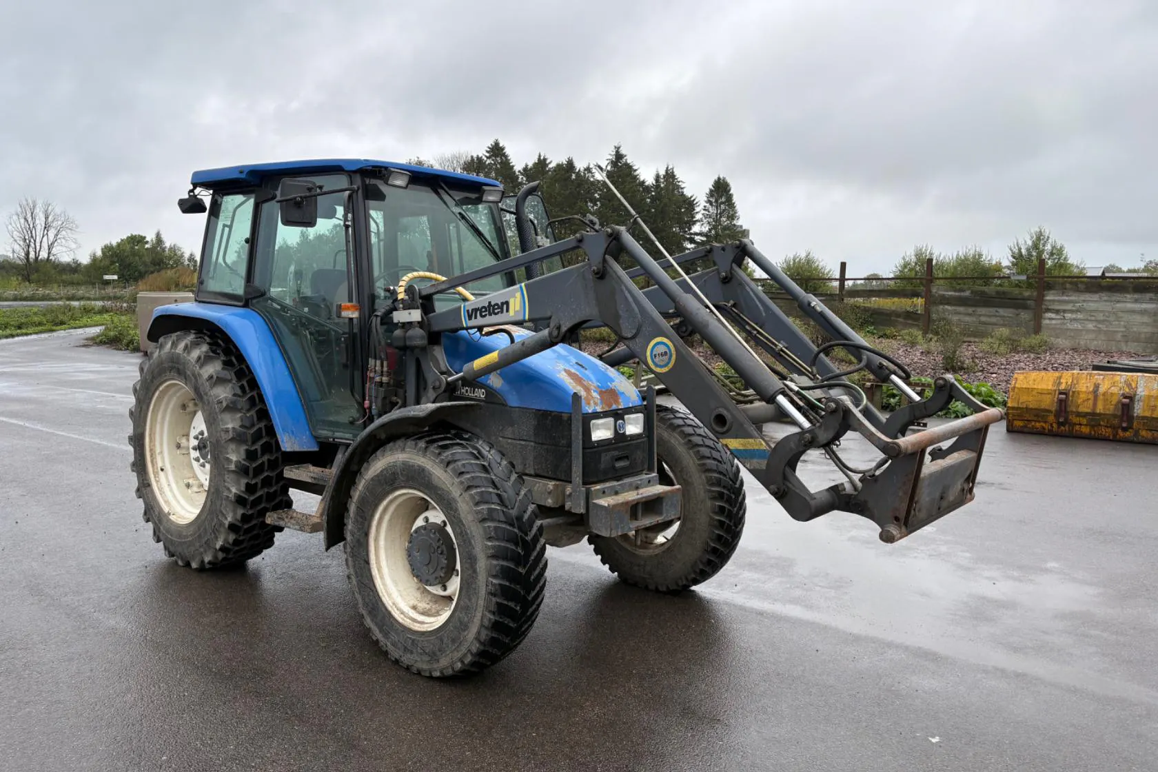 Presentation photo 1 of 65: NEW HOLLAND TL 90 4WD - 0 km - Manual - blue - 2001