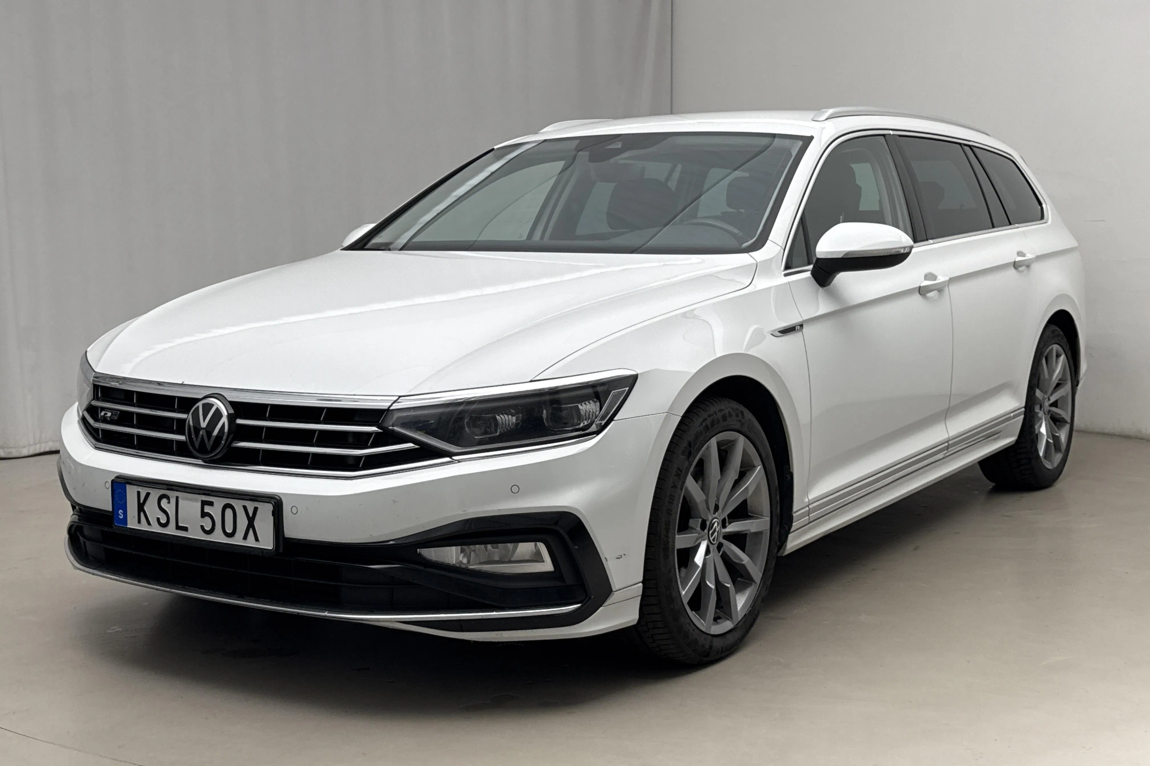 Presentation photo 1 of 19: VW Passat 2.0 TDI Sportscombi 4MOTION (190hk) - 161 480 km - Automatic - white - 2021
