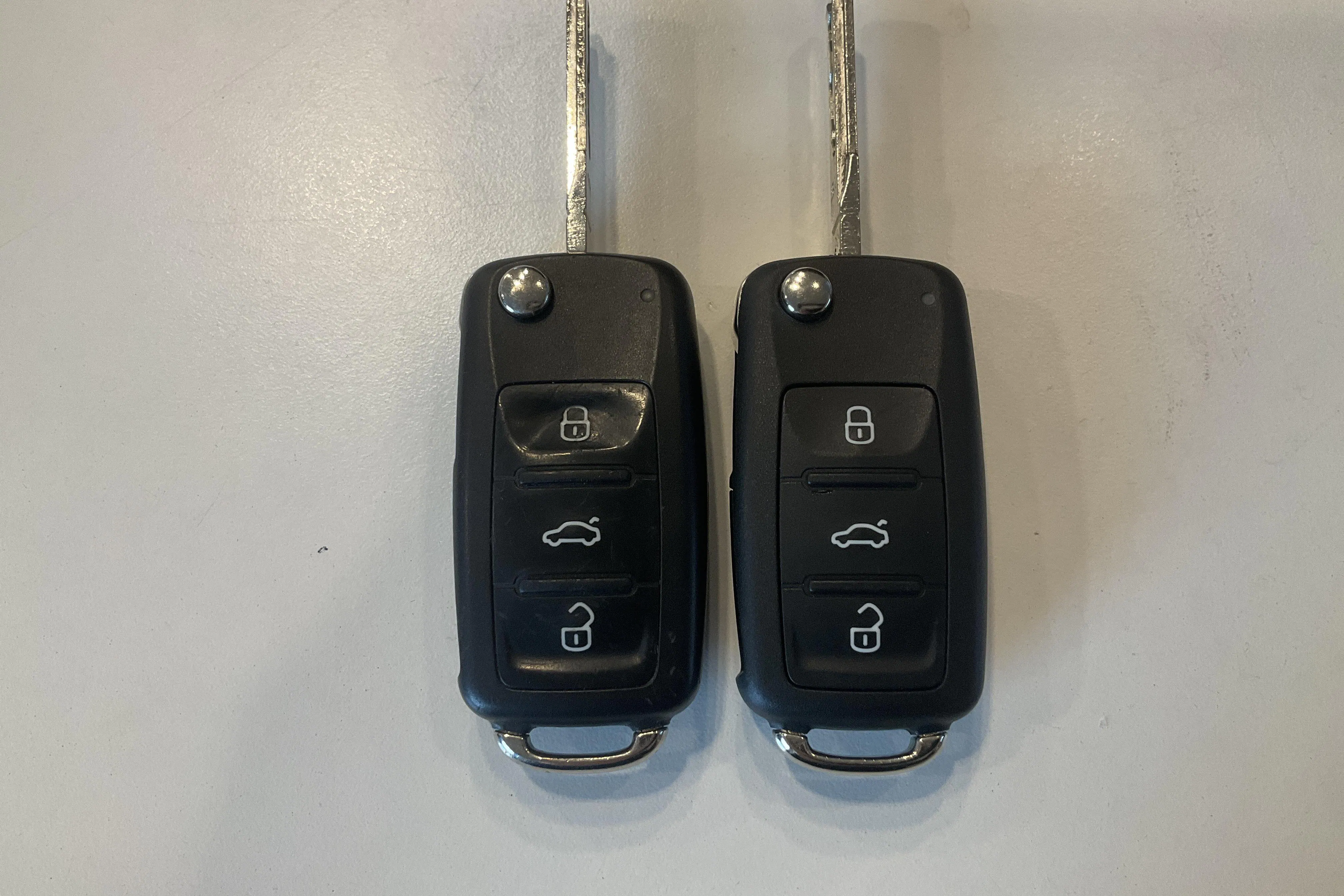 Presentation photo 18 of 18: VW e-up! (83hk) - 18 230 km - Automatic - white - 2019