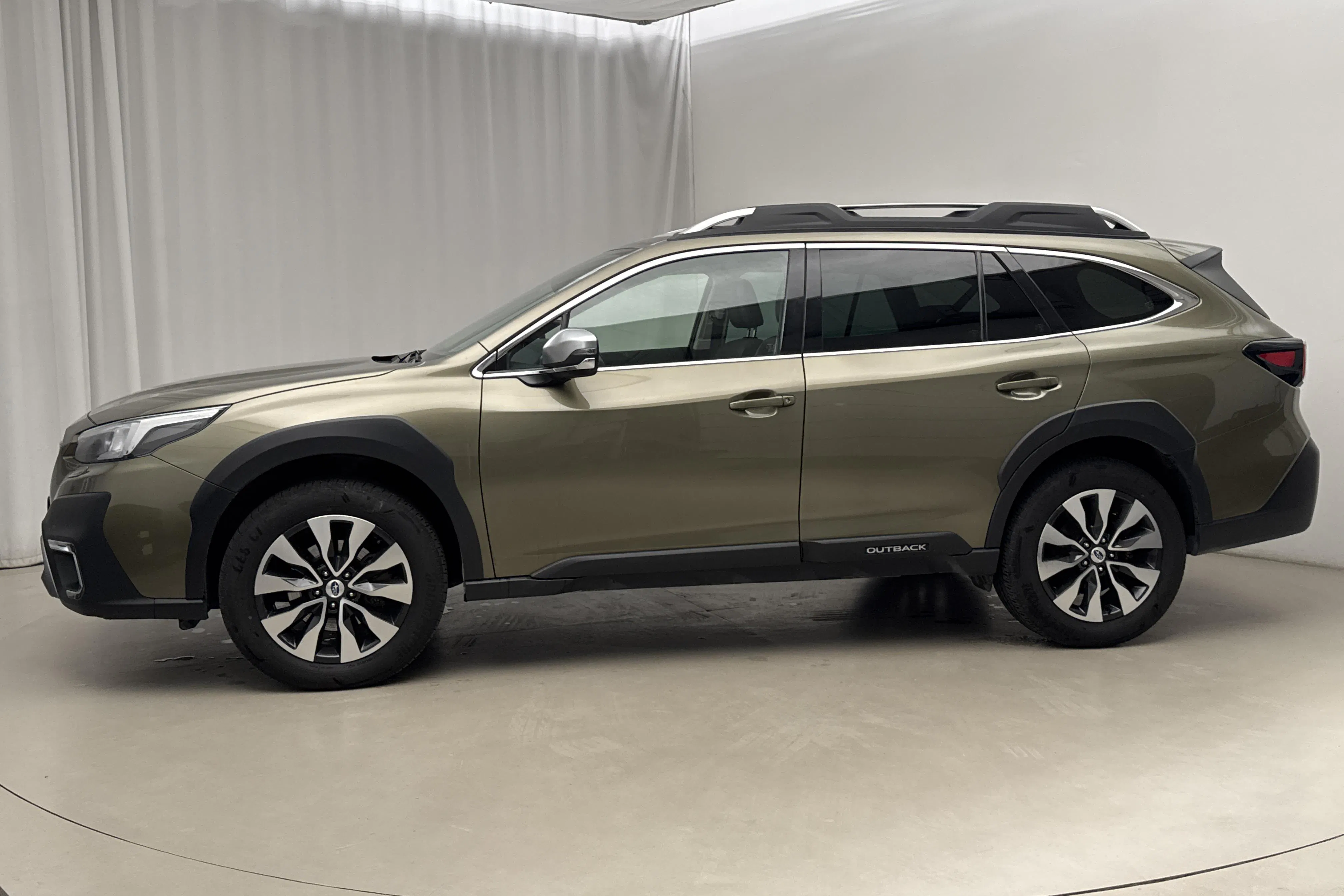 Presentation photo 2 of 22: Subaru Outback 2.5i XFuel 4WD (169hk) - 149 960 km - Automatic - green - 2023