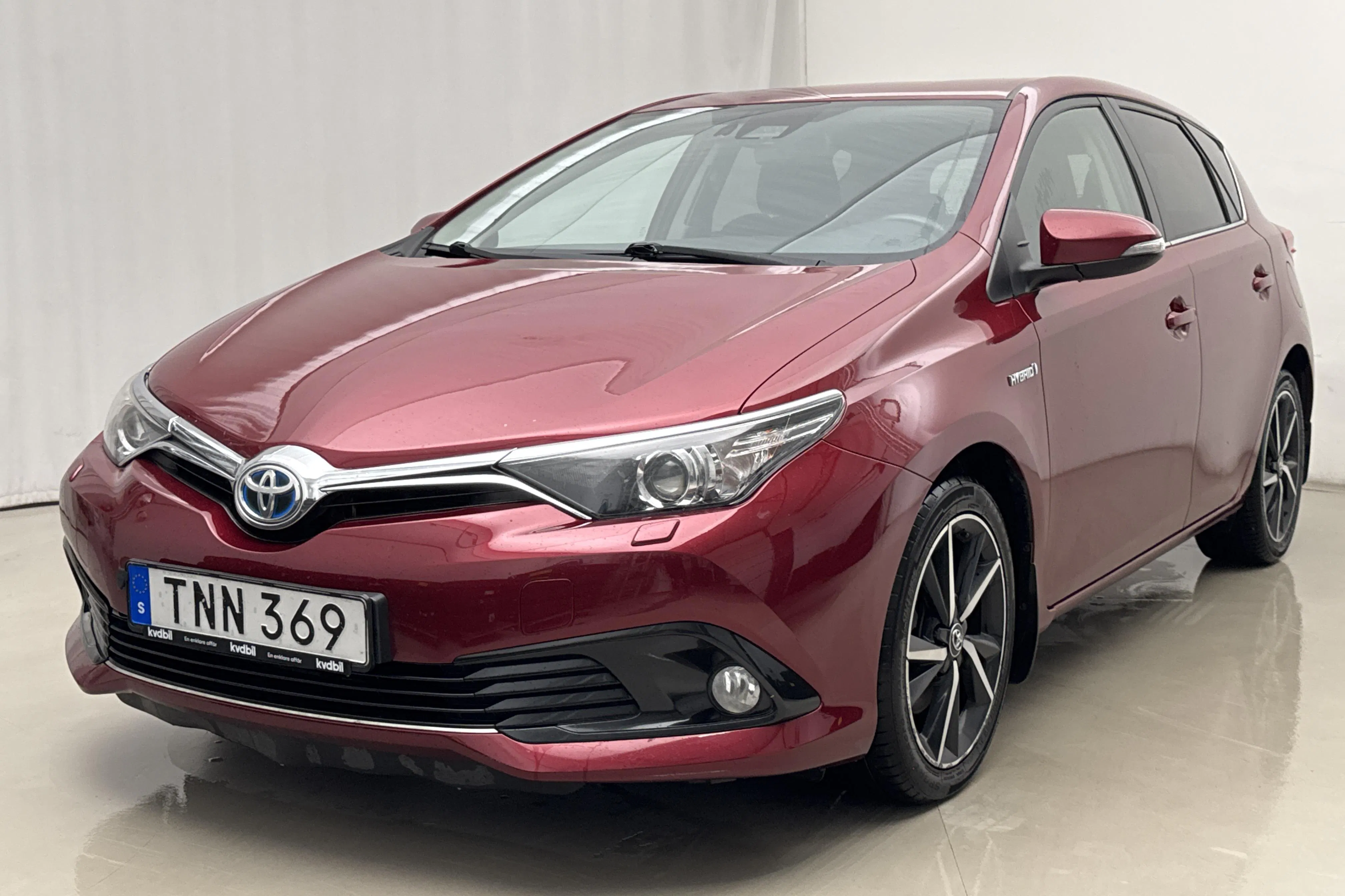 Presentation photo 1 of 16: Toyota Auris 1.8 HSD 5dr (99hk) - 148 800 km - Automatic - red - 2017