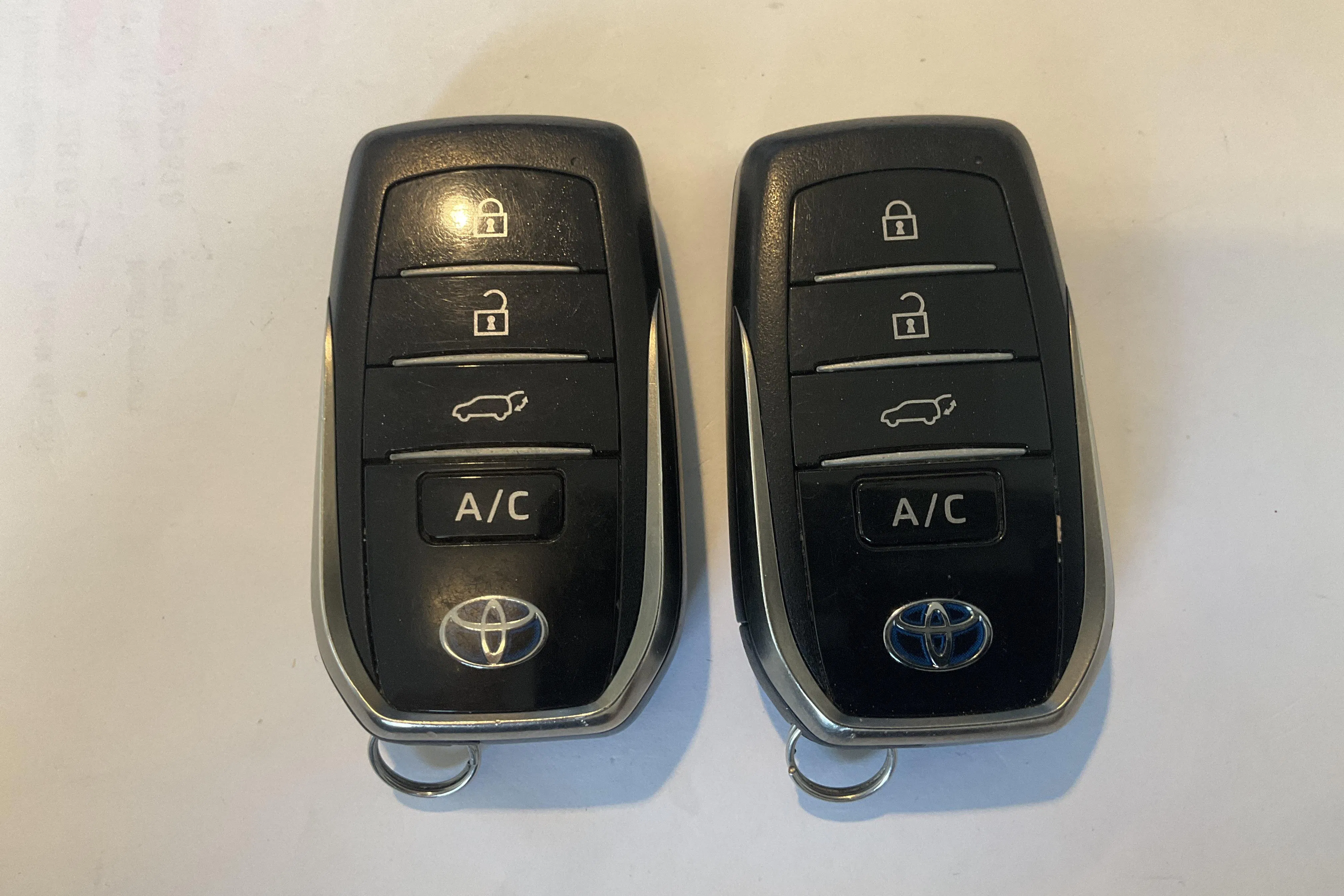 Presentationsfoto 18 av 18: Toyota RAV4 2.5 Plug-in Hybrid AWDi (306hk) - 14 754 mil - Automat - vit - 2021