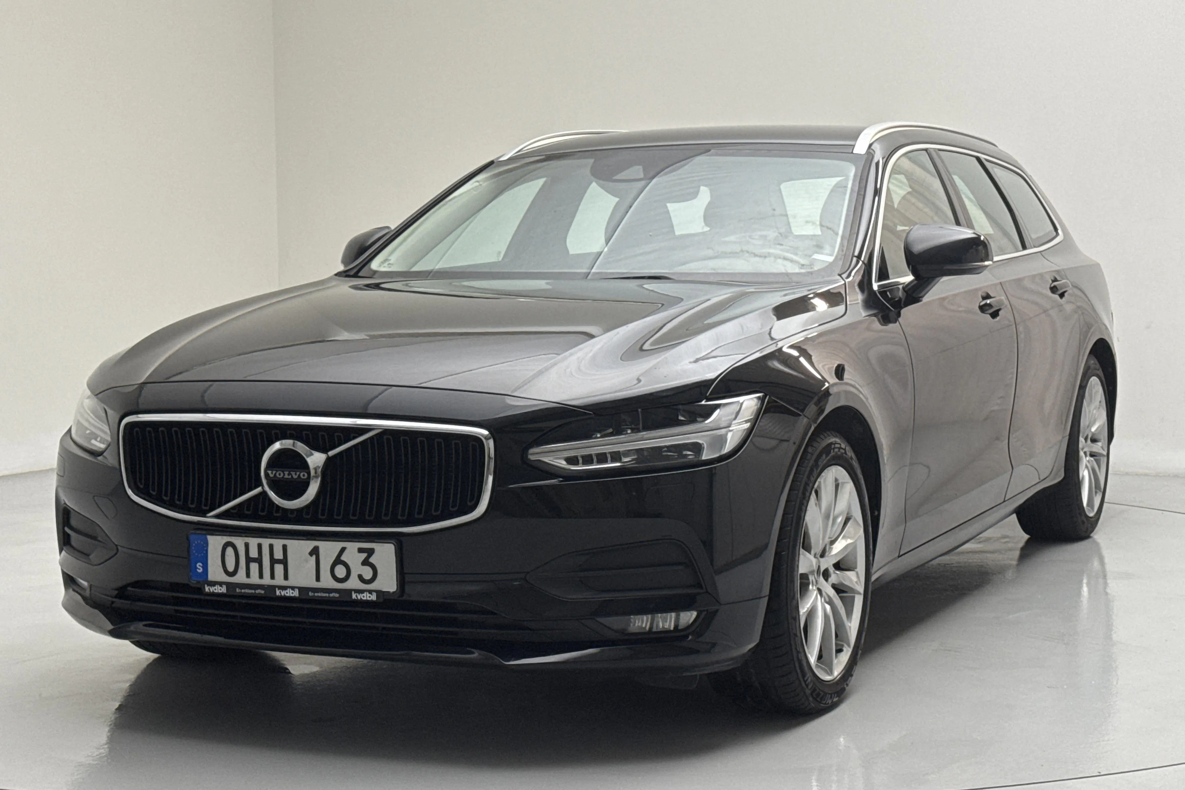 Presentationsfoto 1 av 14: Volvo V90 T5 (254hk) - 23 675 mil - Automat - svart - 2017