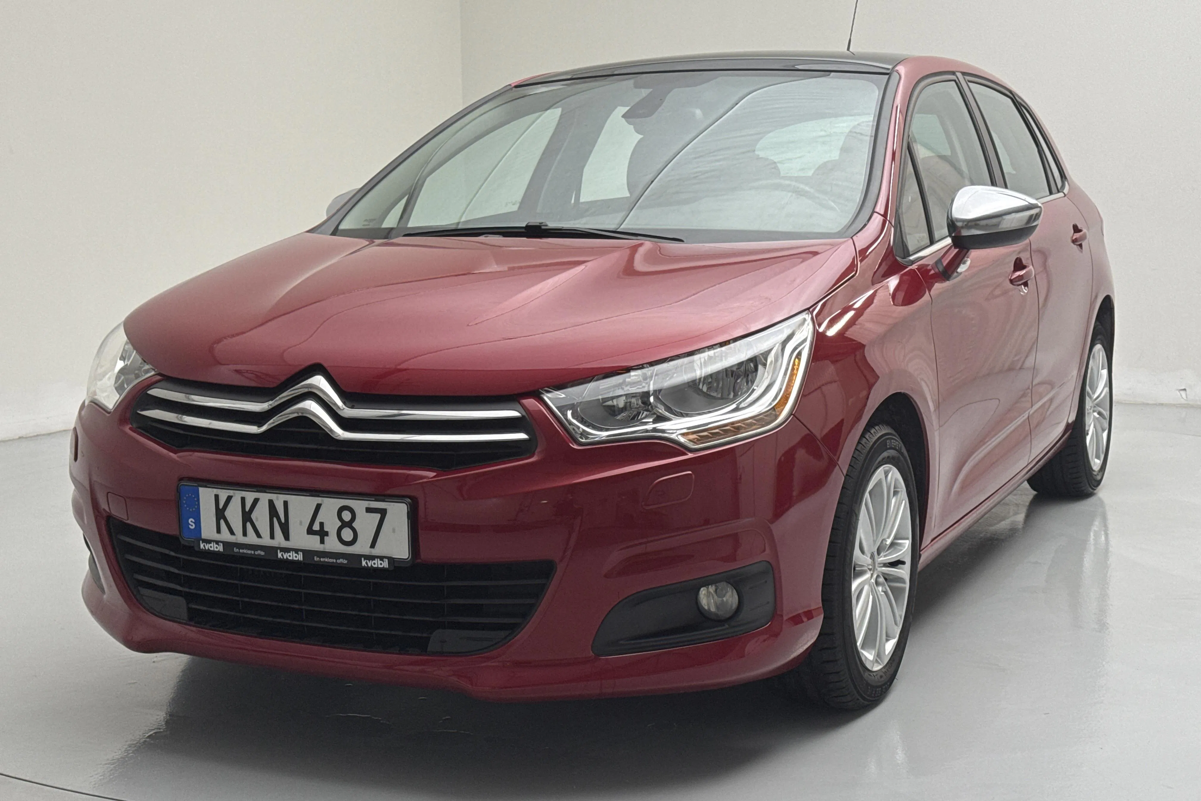 Presentation photo 1 of 14: Citroën C4 1.2 (130hk) - 30 830 km - Manual - red - 2014