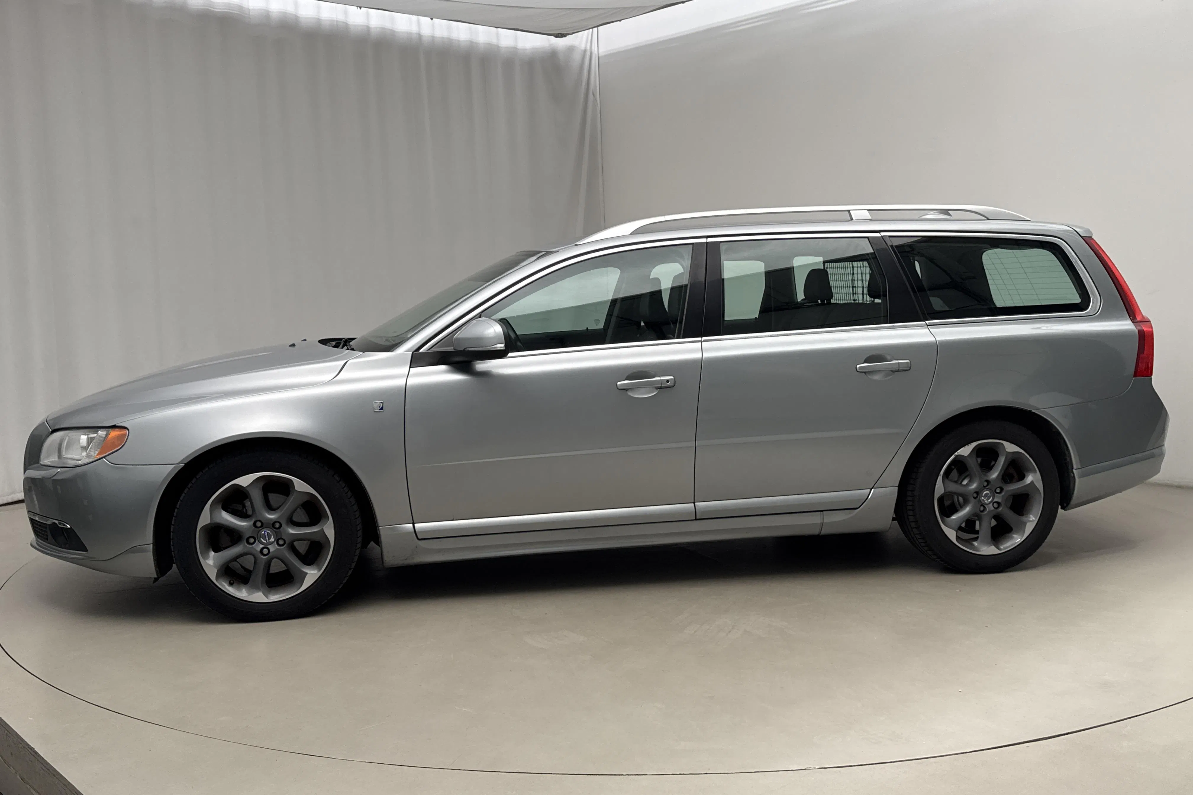 Presentation photo 2 of 16: Volvo V70 II 1.6D DRIVe (115hk) - 133 790 km - Manual - silver - 2012