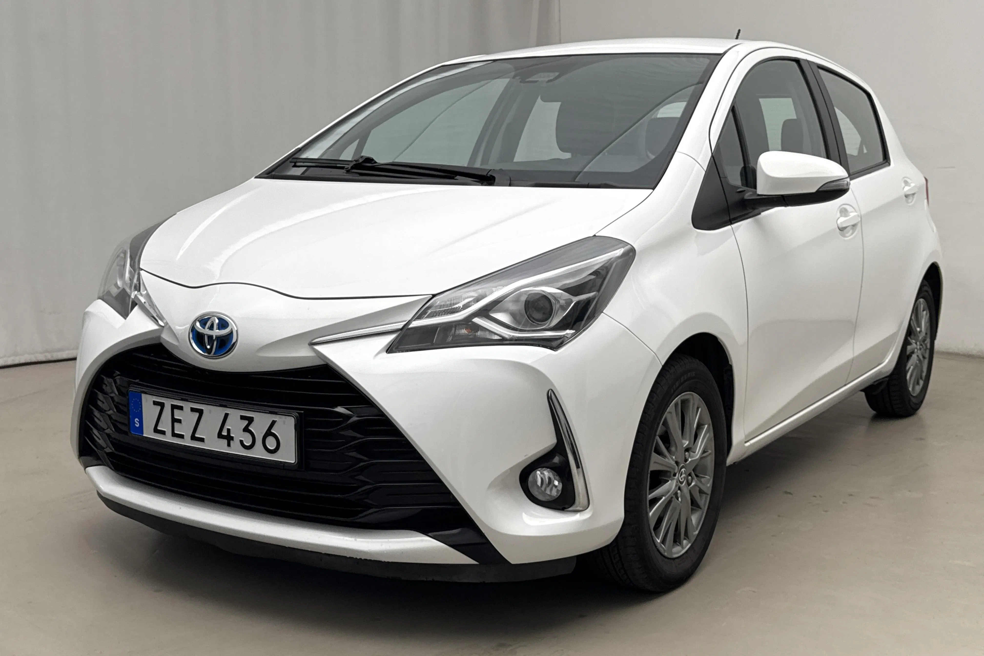 Presentation photo 1 of 16: Toyota Yaris 1.5 Hybrid 5dr (101hk) - 133 640 km - Automatic - white - 2018
