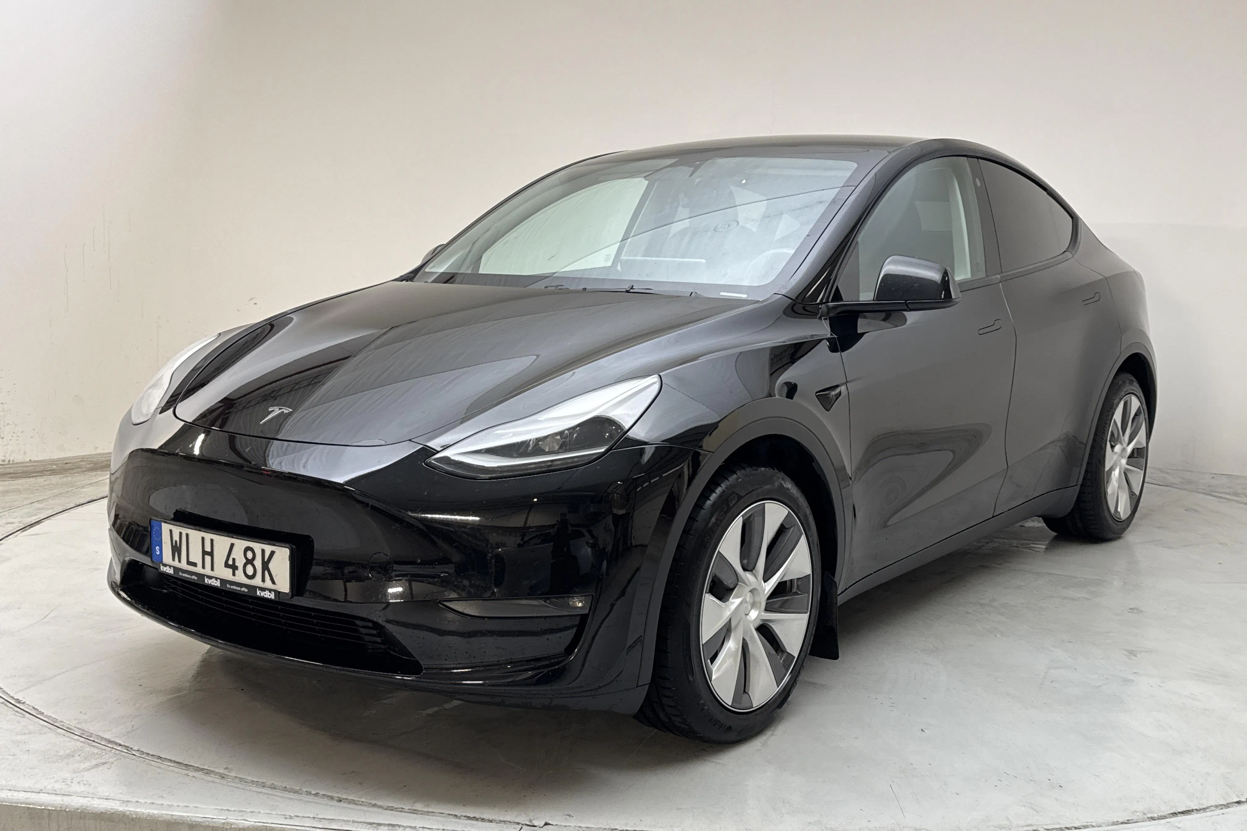 Presentationsfoto 1 av 19: Tesla Model Y Long Range Dual Motor AWD - 10 156 mil - Automat - svart - 2024
