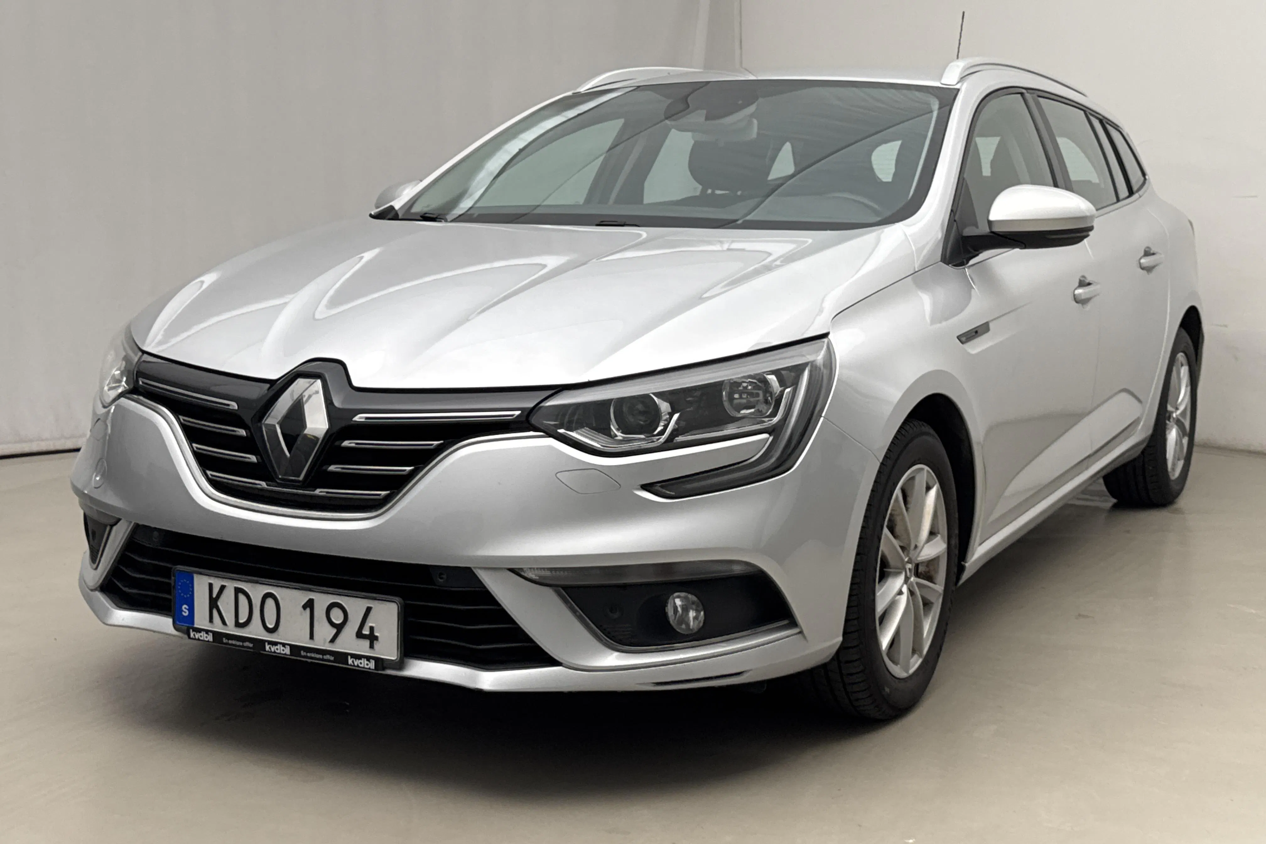 Presentation photo 1 of 17: Renault Mégane 1.2 TCe Sport Tourer (130hk) - 163 130 km - Manual - silver - 2016