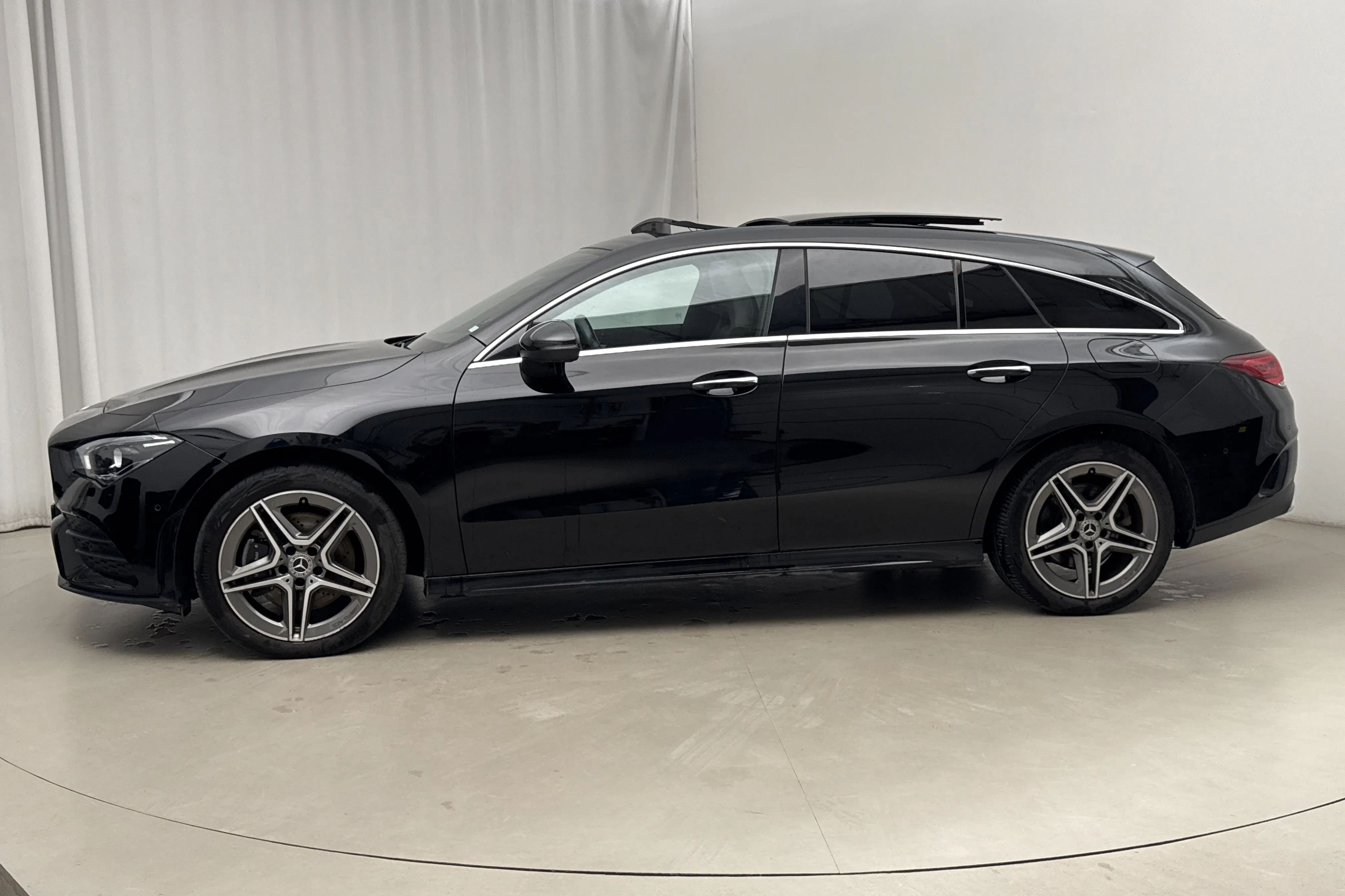Presentationsfoto 2 av 23: Mercedes CLA 250 e Shooting Brake X118 (218hk) - 4 949 mil - Automat - svart - 2023