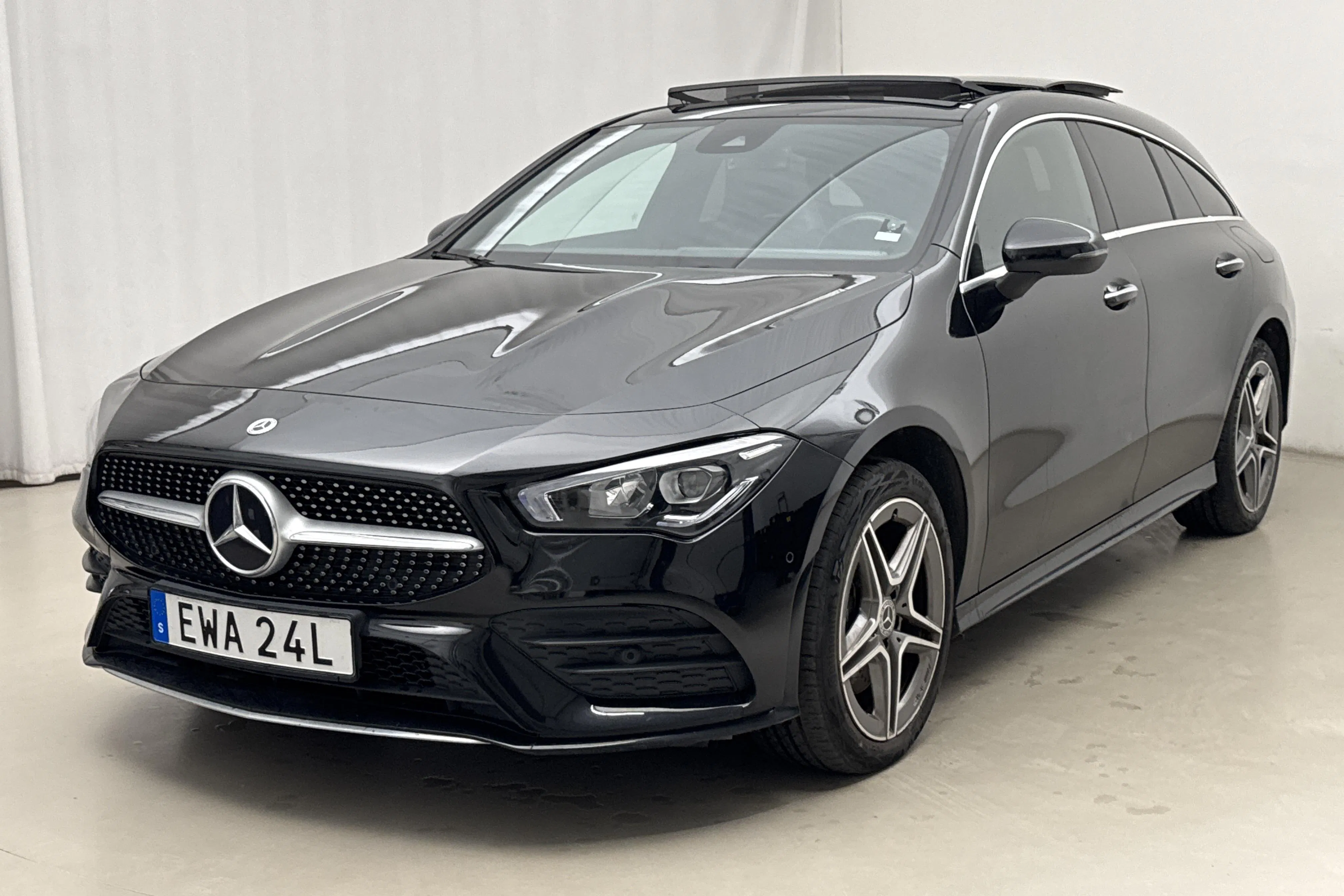 Presentationsfoto 1 av 23: Mercedes CLA 250 e Shooting Brake X118 (218hk) - 4 949 mil - Automat - svart - 2023