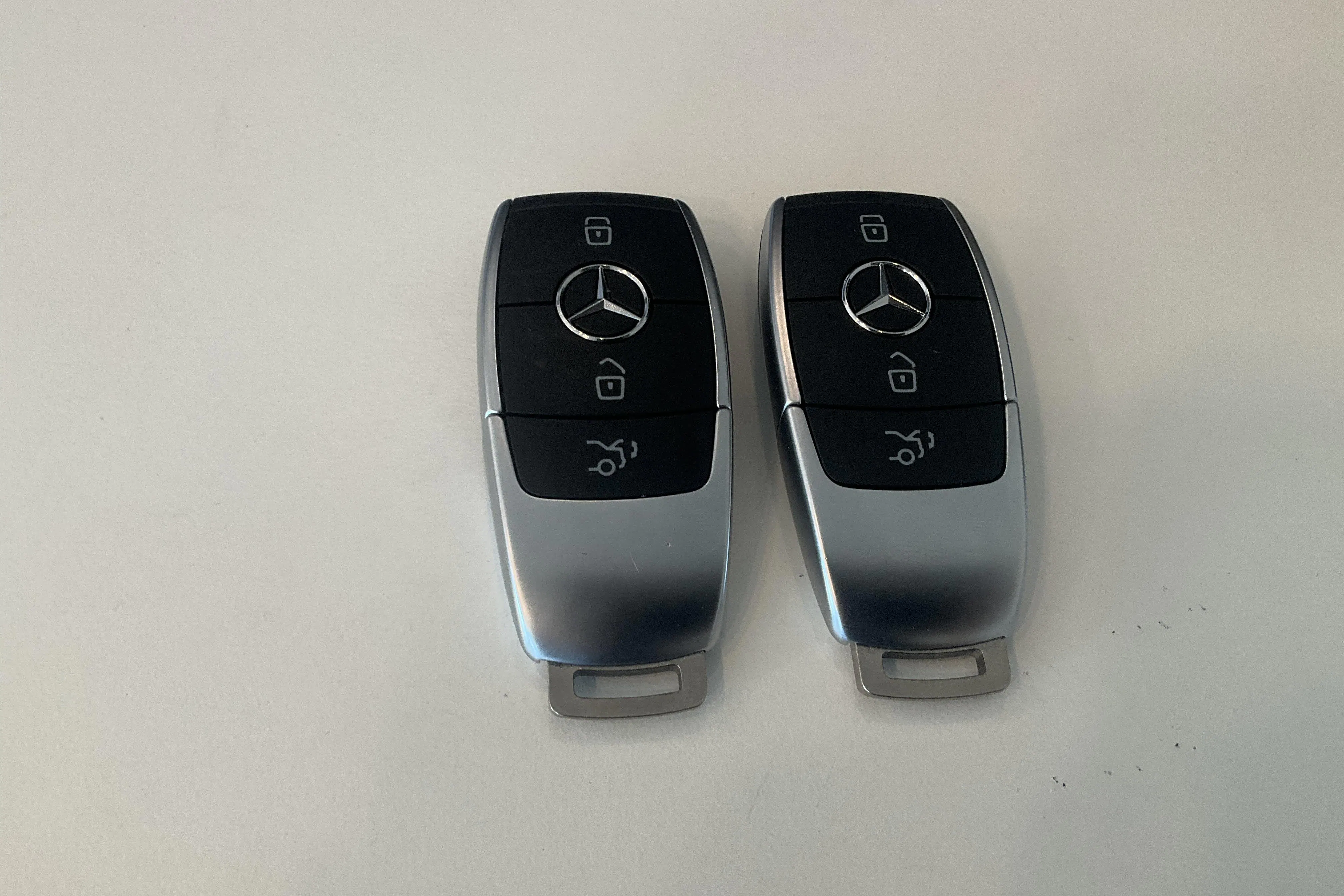 Presentationsfoto 21 av 21: Mercedes EQB 300 4MATIC X243 (228hk) - 589 mil - Automat - silver - 2025