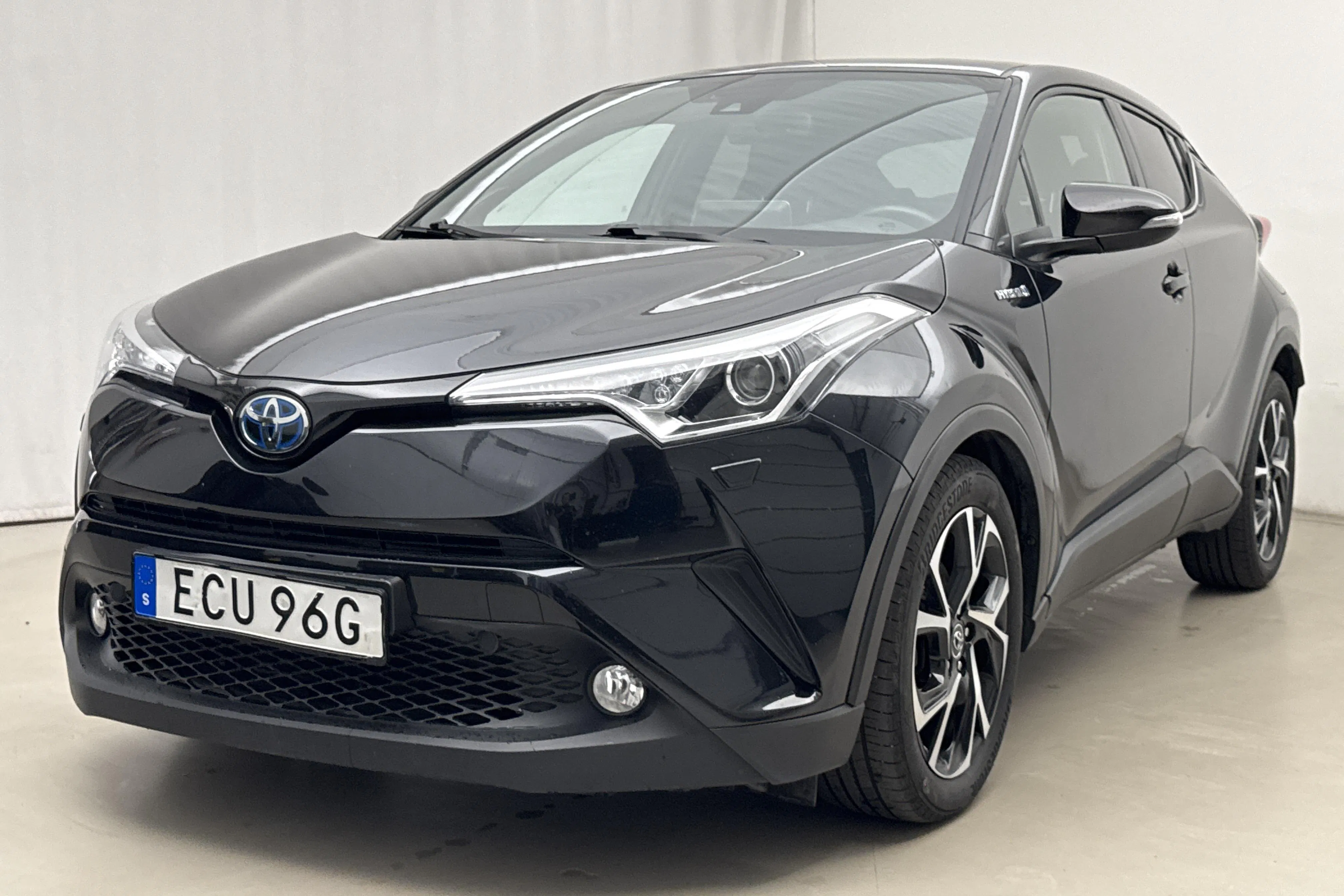 Presentation photo 1 of 16: Toyota C-HR 1.8 HSD (122hk) - 55 180 km - Automatic - black - 2019