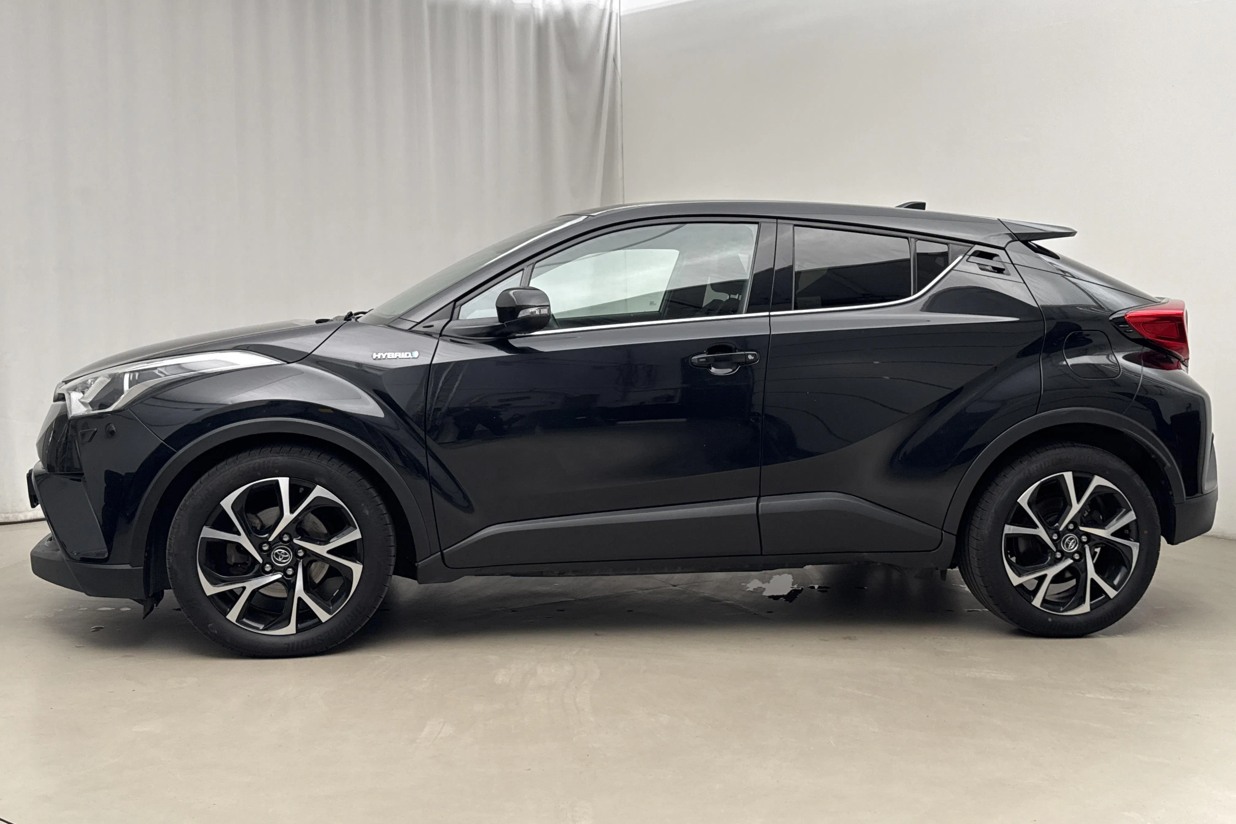 Presentation photo 2 of 16: Toyota C-HR 1.8 HSD (122hk) - 55 180 km - Automatic - black - 2019