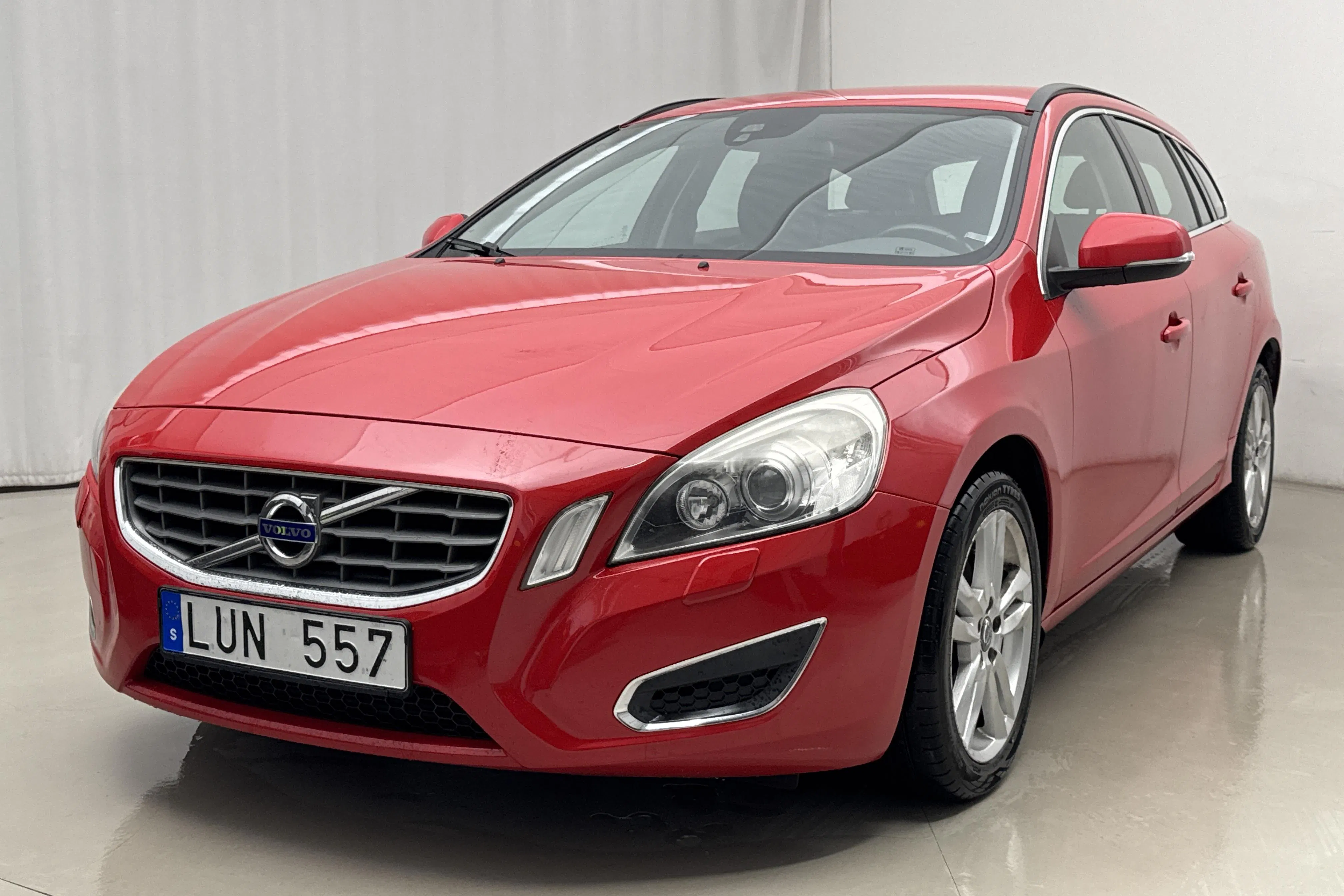 Presentation photo 1 of 14: Volvo V60 D3 (136hk) - 159 710 km - Manual - red - 2013