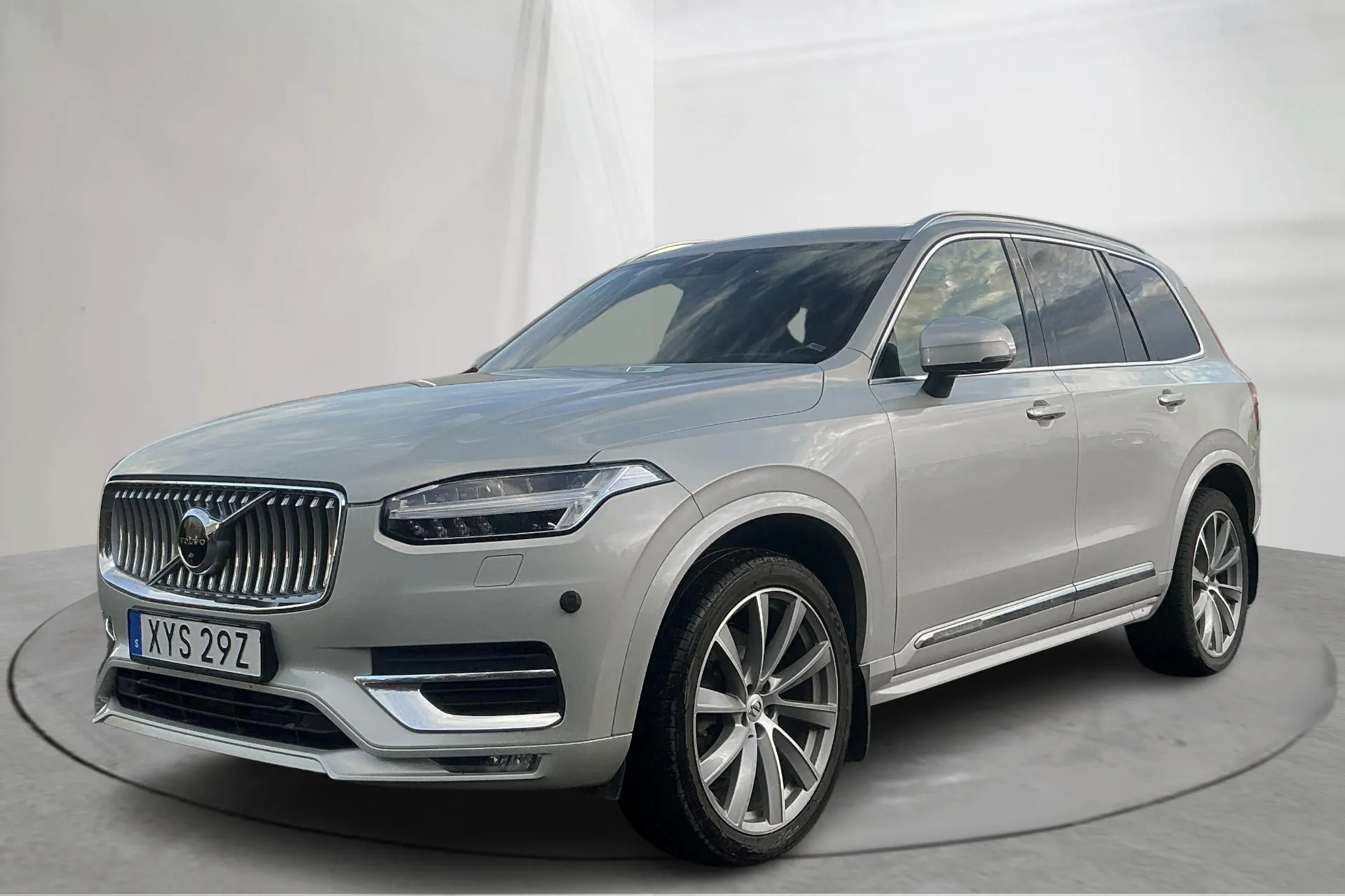 Presentationsfoto 1 av 21: Volvo XC90 B5 Mildhybrid, Diesel AWD (235hk) - 14 004 mil - Automat - vit - 2020