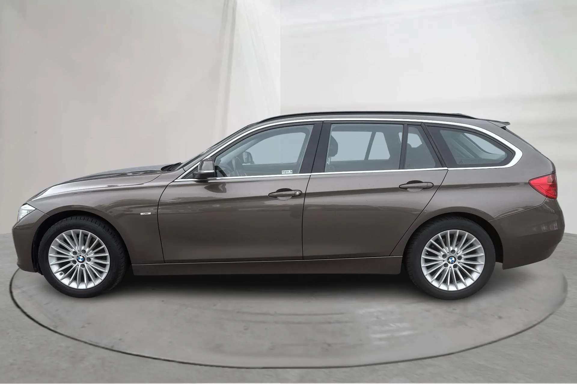 Presentation photo 2 of 18: BMW 320d xDrive Touring, F31 (184hk) - 228 230 km - Manual - brown - 2014