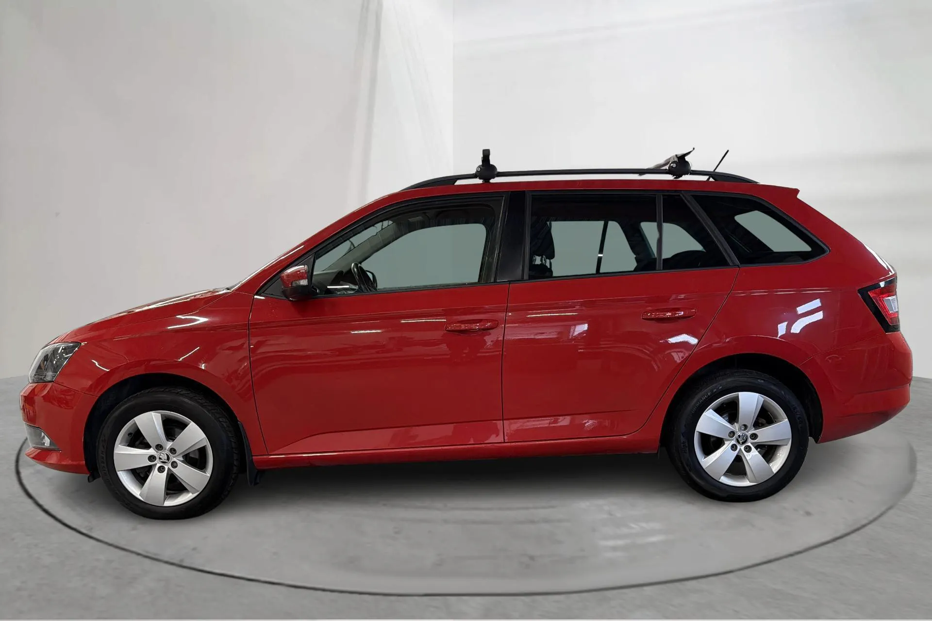 Presentationsfoto 2 av 12: Skoda Fabia 1.2 TSI Kombi (90hk) - 21 131 mil - Manuell - röd - 2017