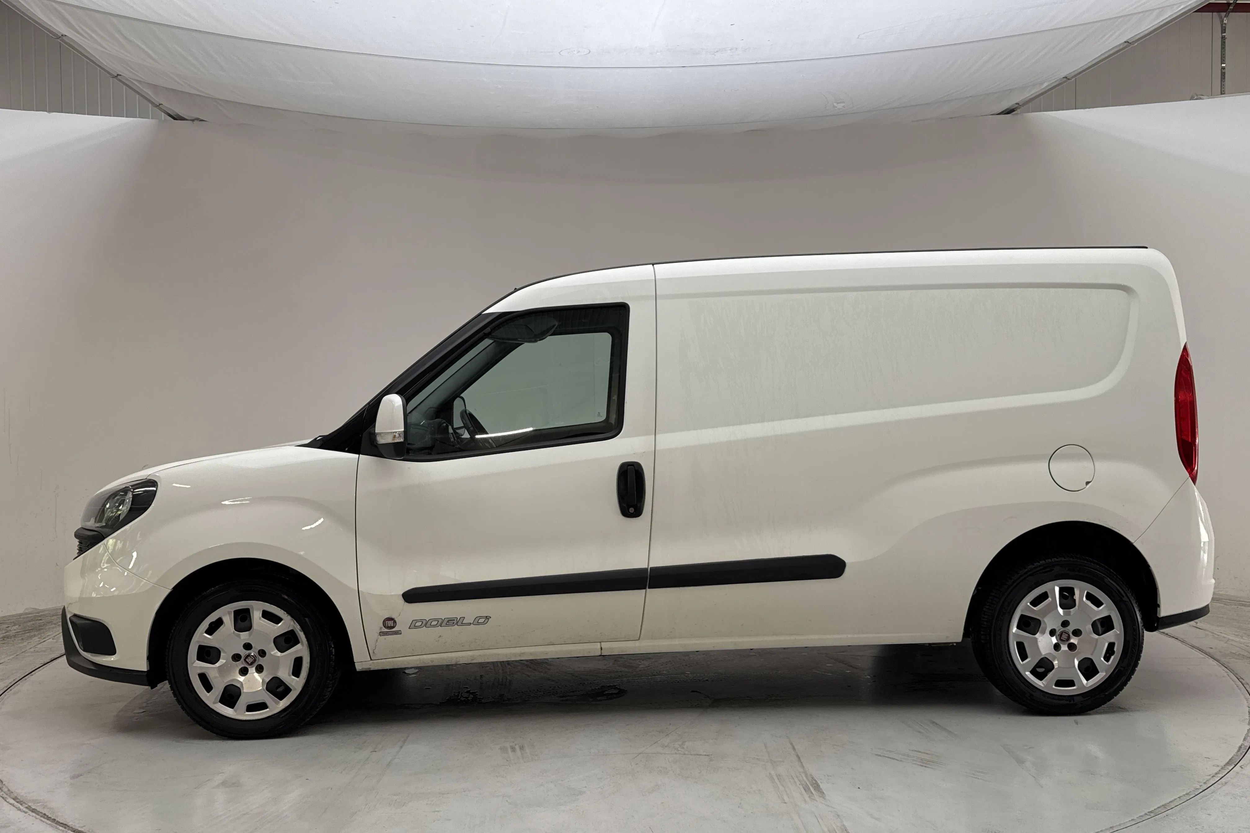 Presentation photo 2 of 11: Fiat Doblo Cargo 1.6 MJT (105hk) - 135 650 km - Manual - white - 2018