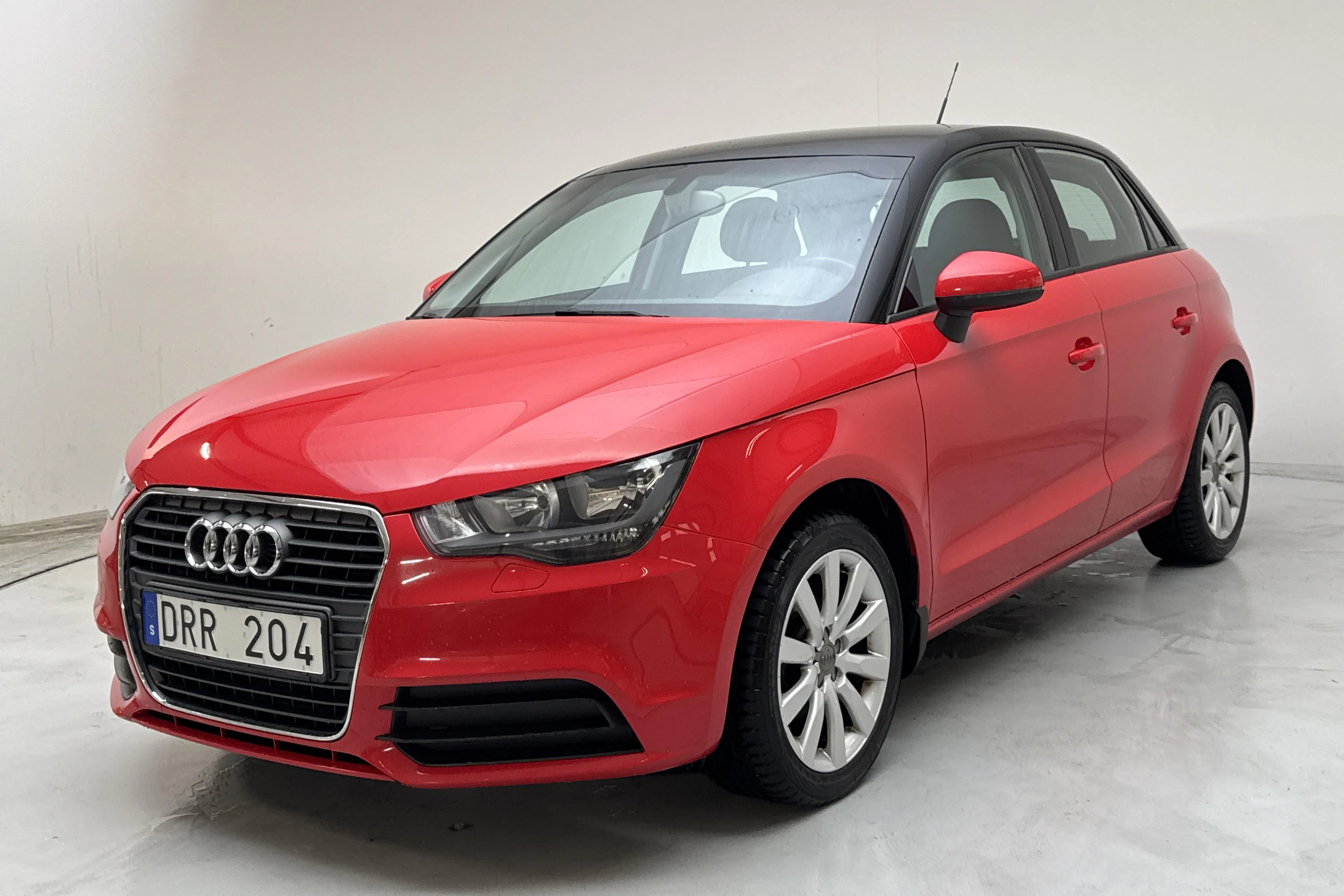 Presentation photo 1 of 12: Audi A1 1.2 TFSI Sportback (86hk) - 87 810 km - Manual - red - 2013