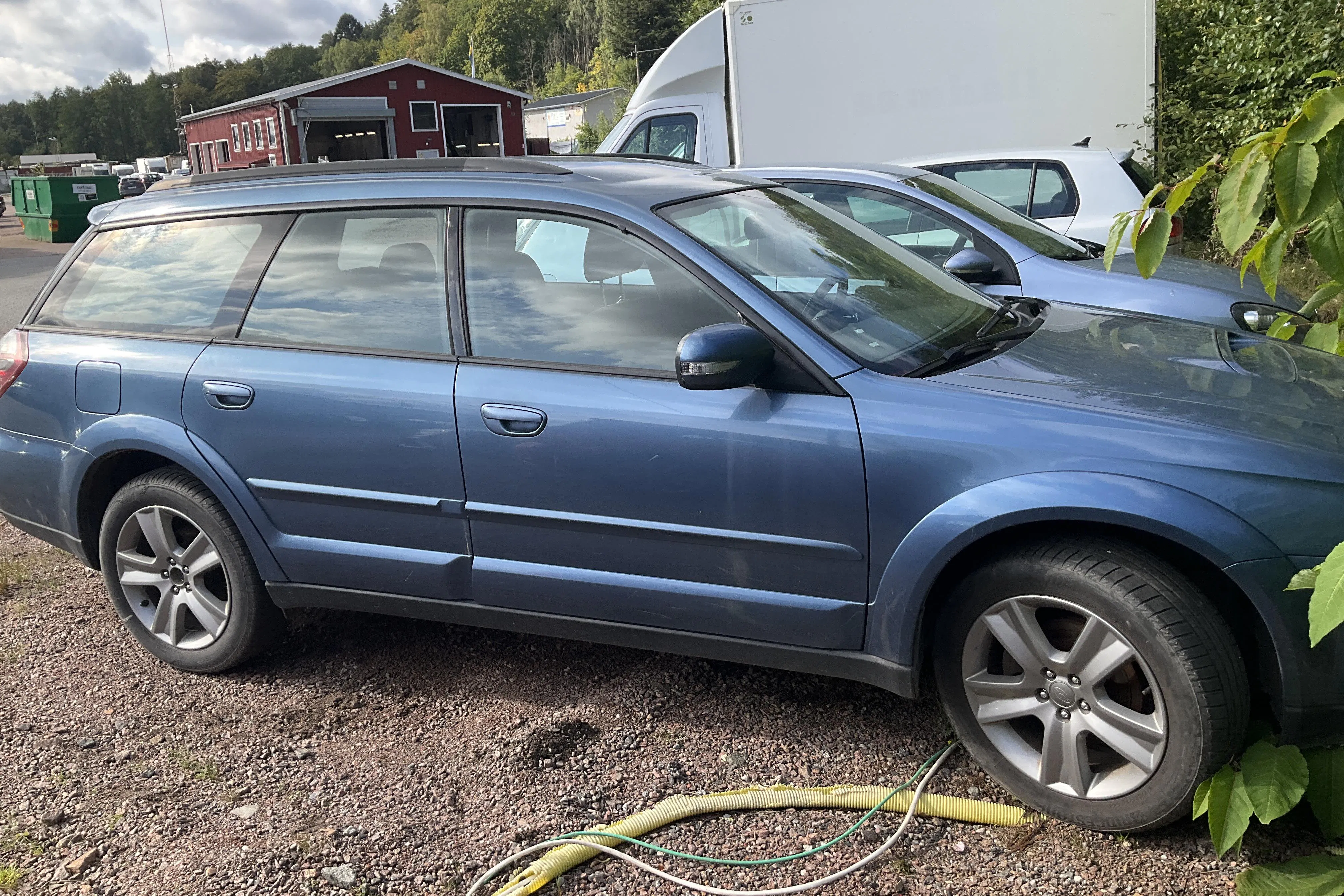 Presentation photo 1 of 13: Subaru Outback 2.0D (150hk) - 167 200 km - Manual - dark blue - 2009