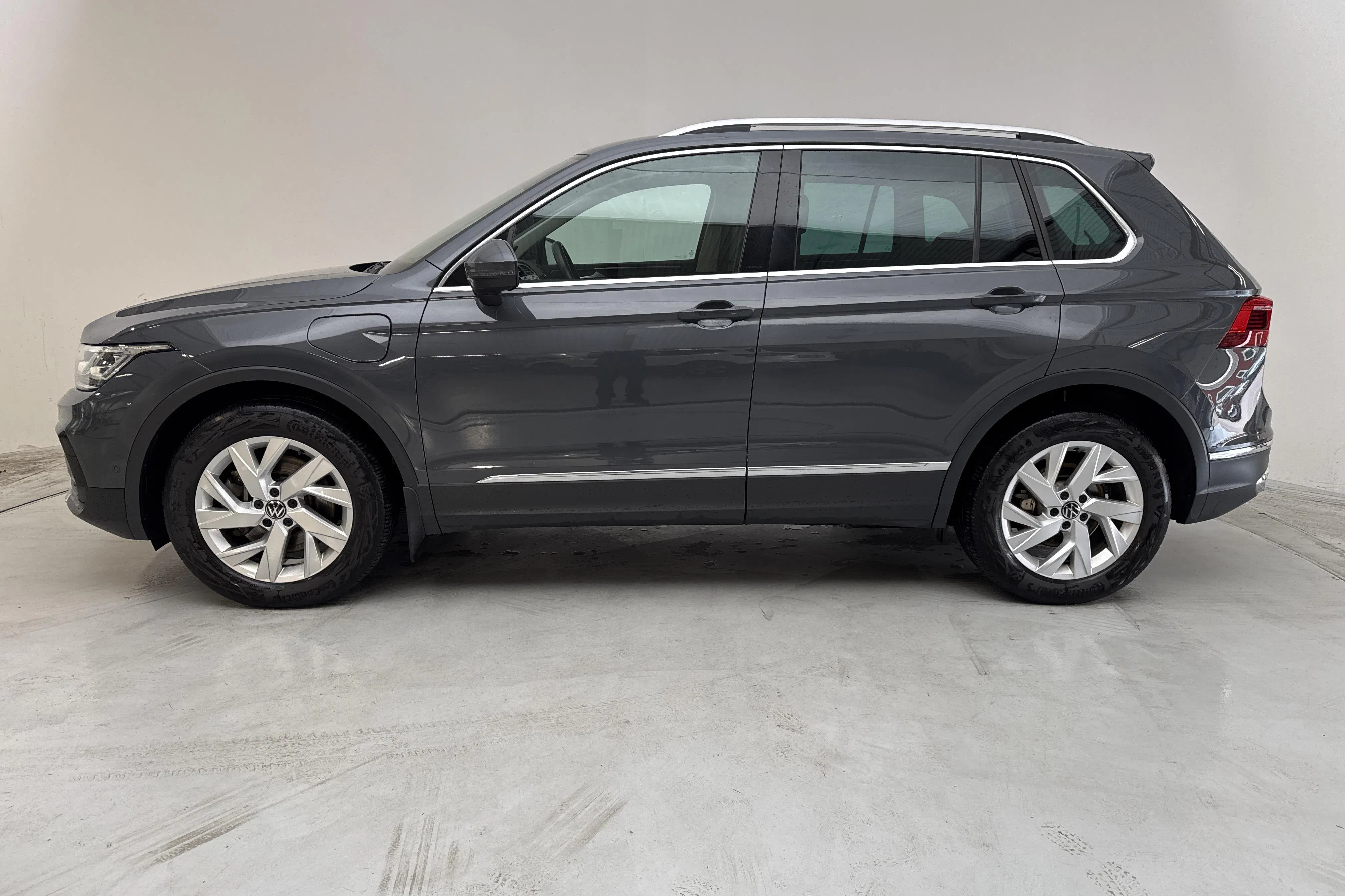 Presentation photo 2 of 16: VW Tiguan 1.4 TSI eHybrid (245hk) - 85 520 km - Automatic - dark grey - 2023
