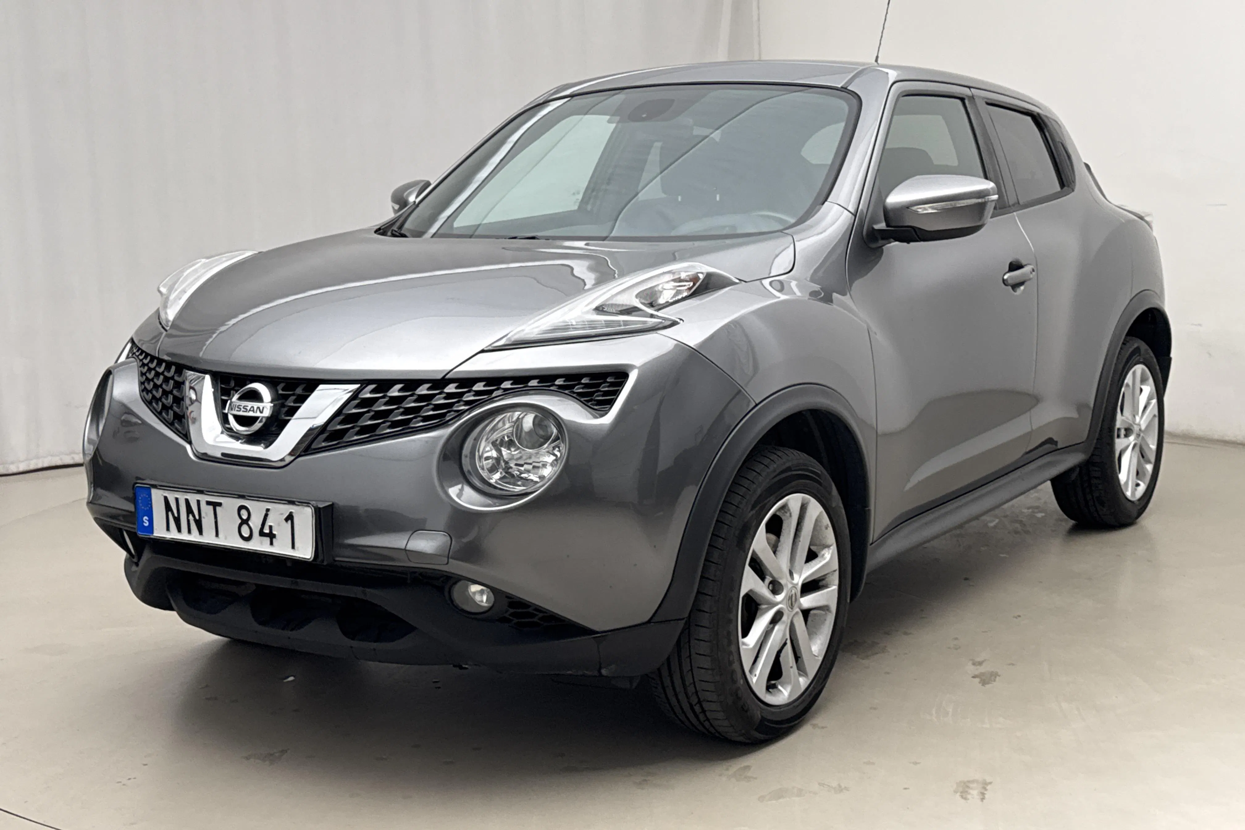 Presentation photo 1 of 17: Nissan Juke 1.6 (117hk) - 90 690 km - Automatic - gray - 2017