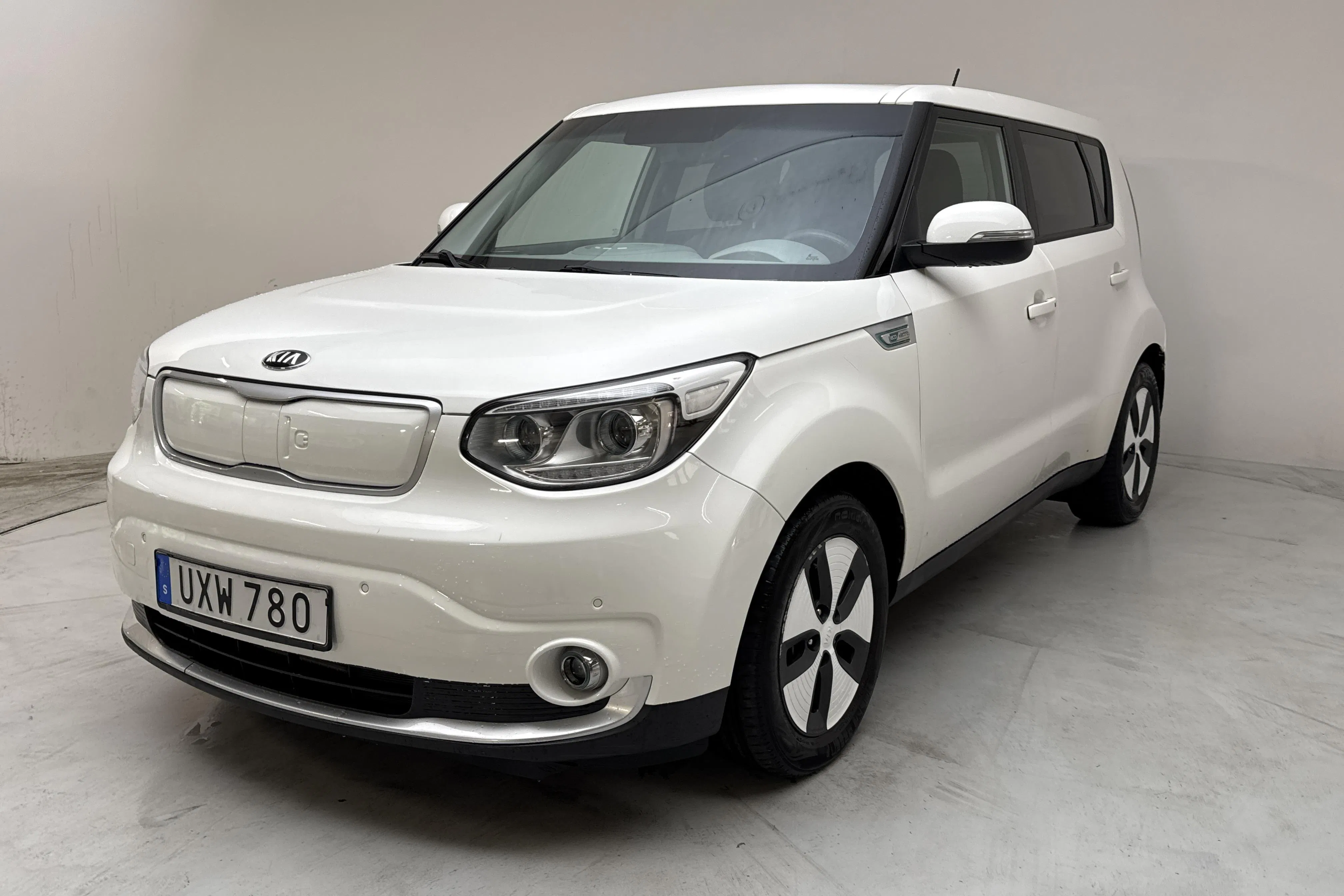 Presentationsfoto 1 av 16: KIA Soul EV 30kWh (110hk) - 13 977 mil - Automat - vit - 2019