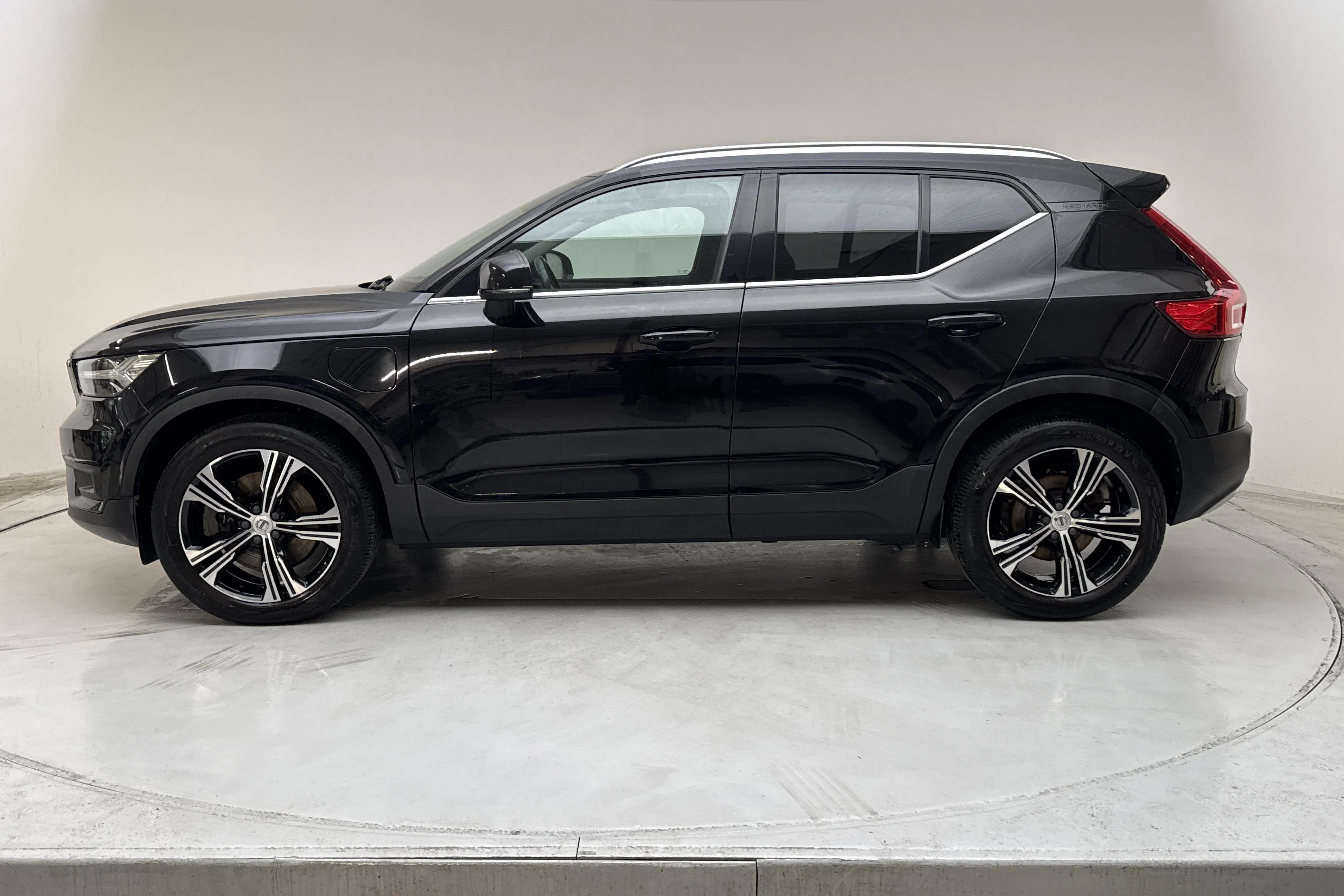 Presentation photo 2 of 18: Volvo XC40 T4 2WD Twin Engine (211hk) - 64 150 km - Automatic - black - 2021