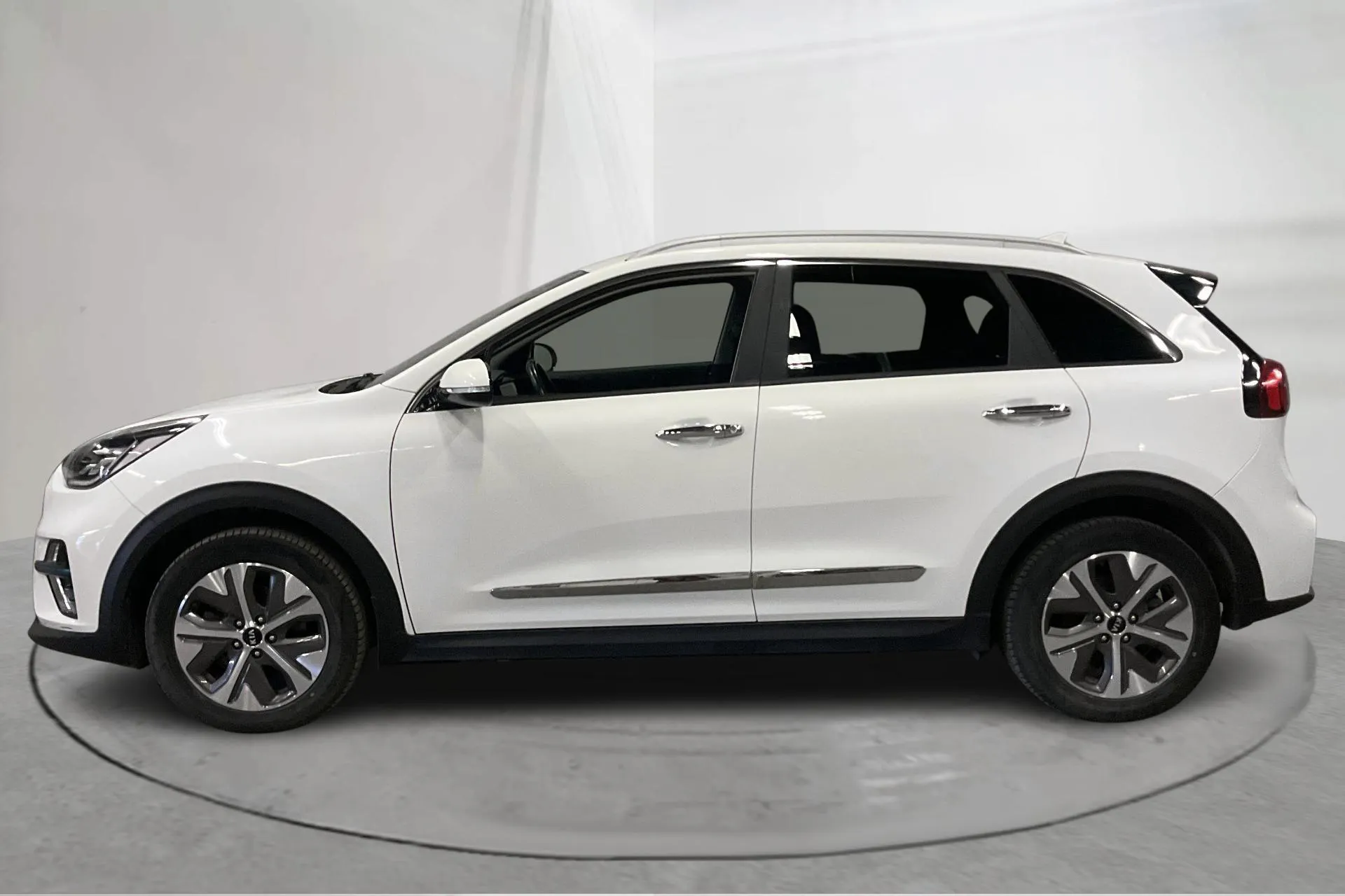 Presentation photo 2 of 18: KIA e-Niro 64kWh (204hk) - 61 300 km - Automatic - white - 2021