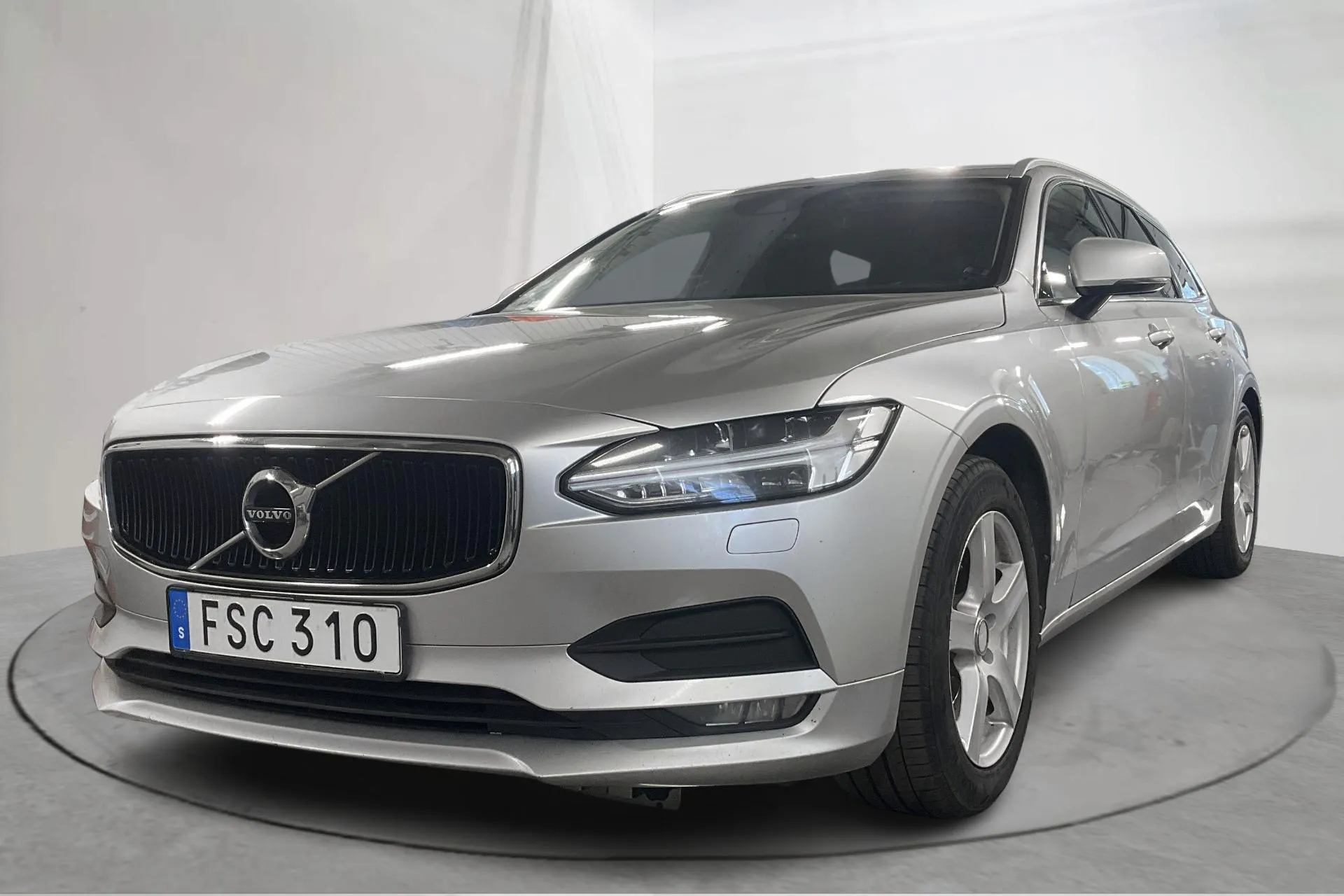 Presentationsfoto 1 av 13: Volvo V90 D3 (150hk) - 43 337 mil - Automat - silver - 2018
