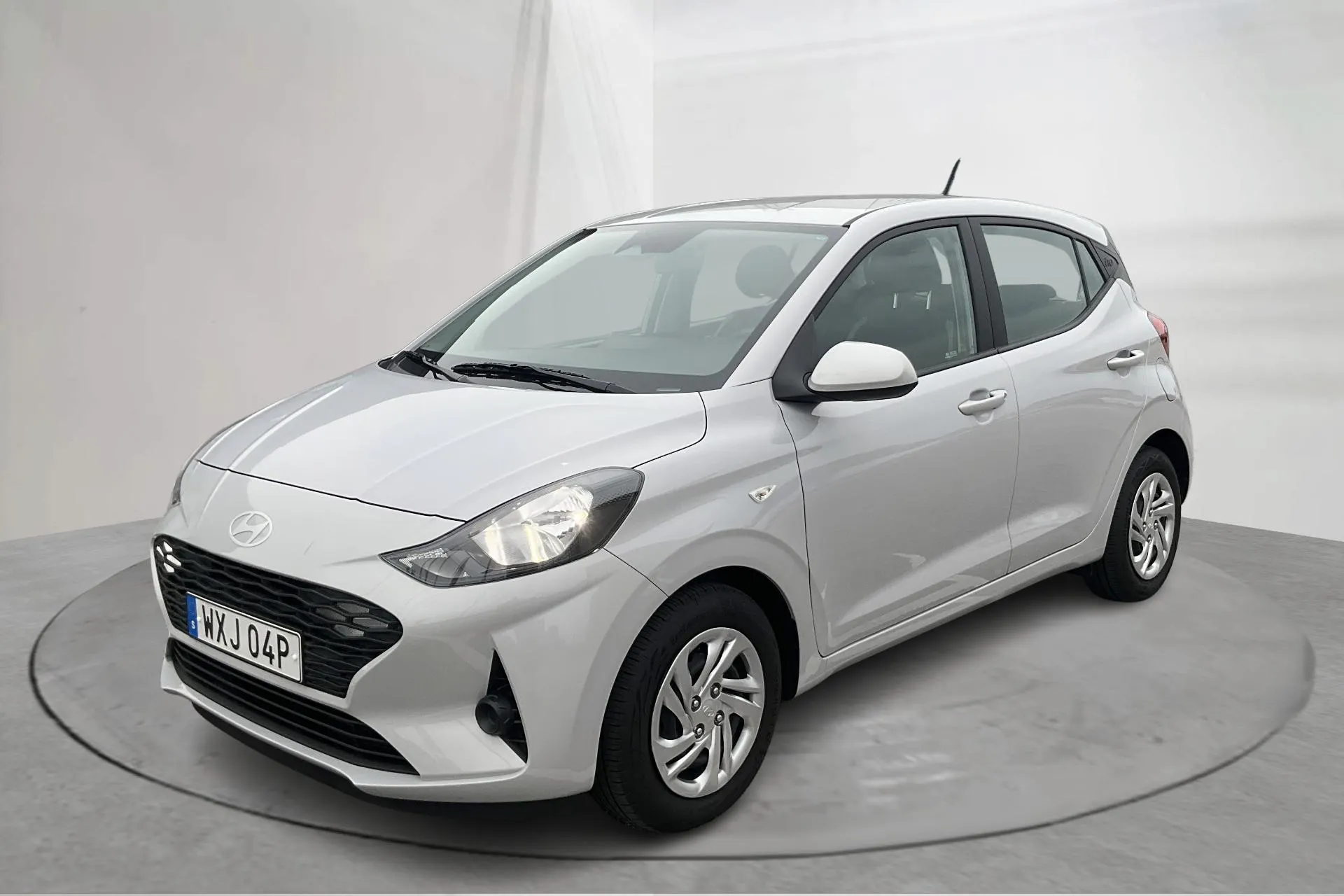 Presentation photo 1 of 16: Hyundai i10 1.0 MPi (63hk) - 7 370 km - Manual - gray - 2025